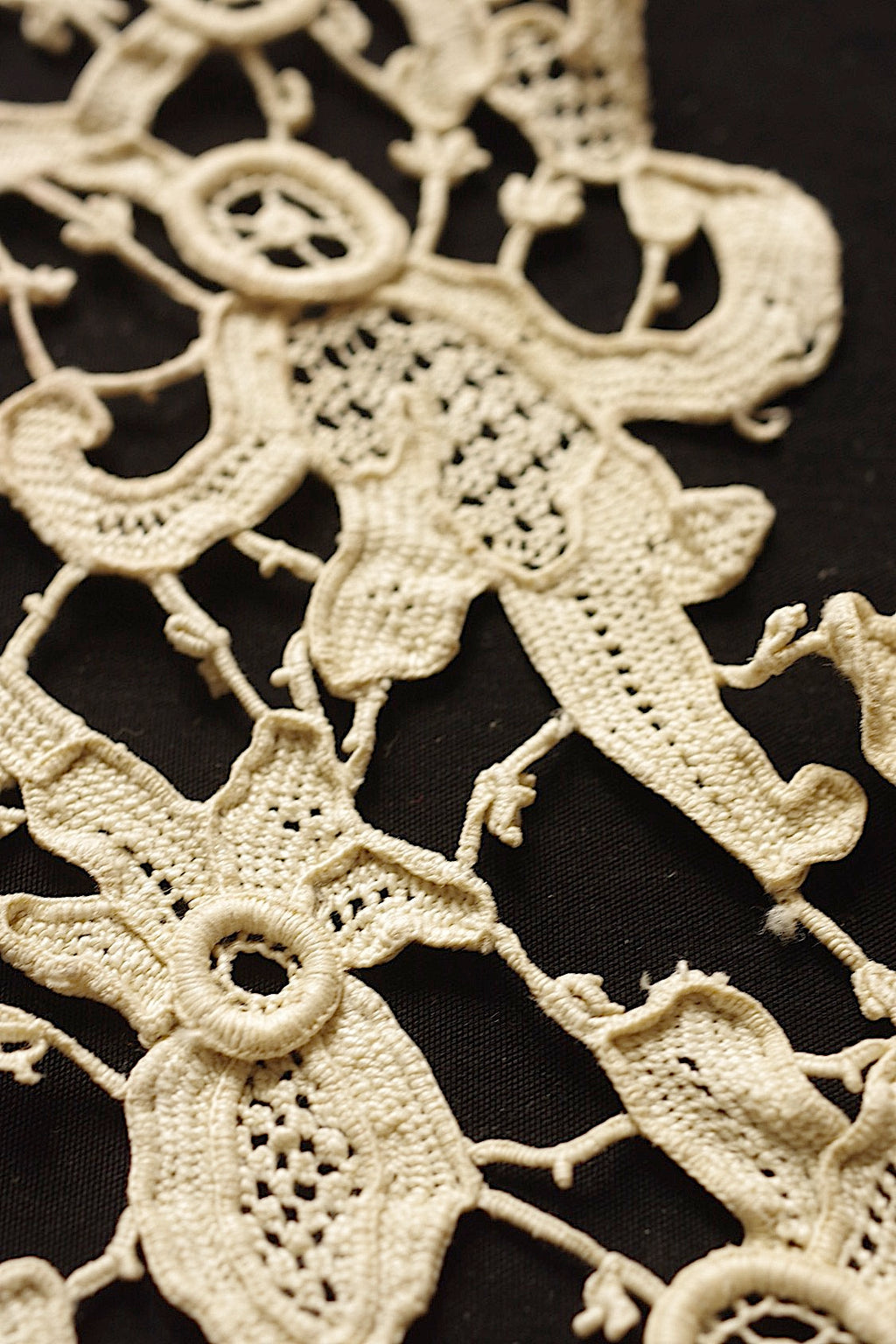 Antique Lace (dentelle ancienne) Collar