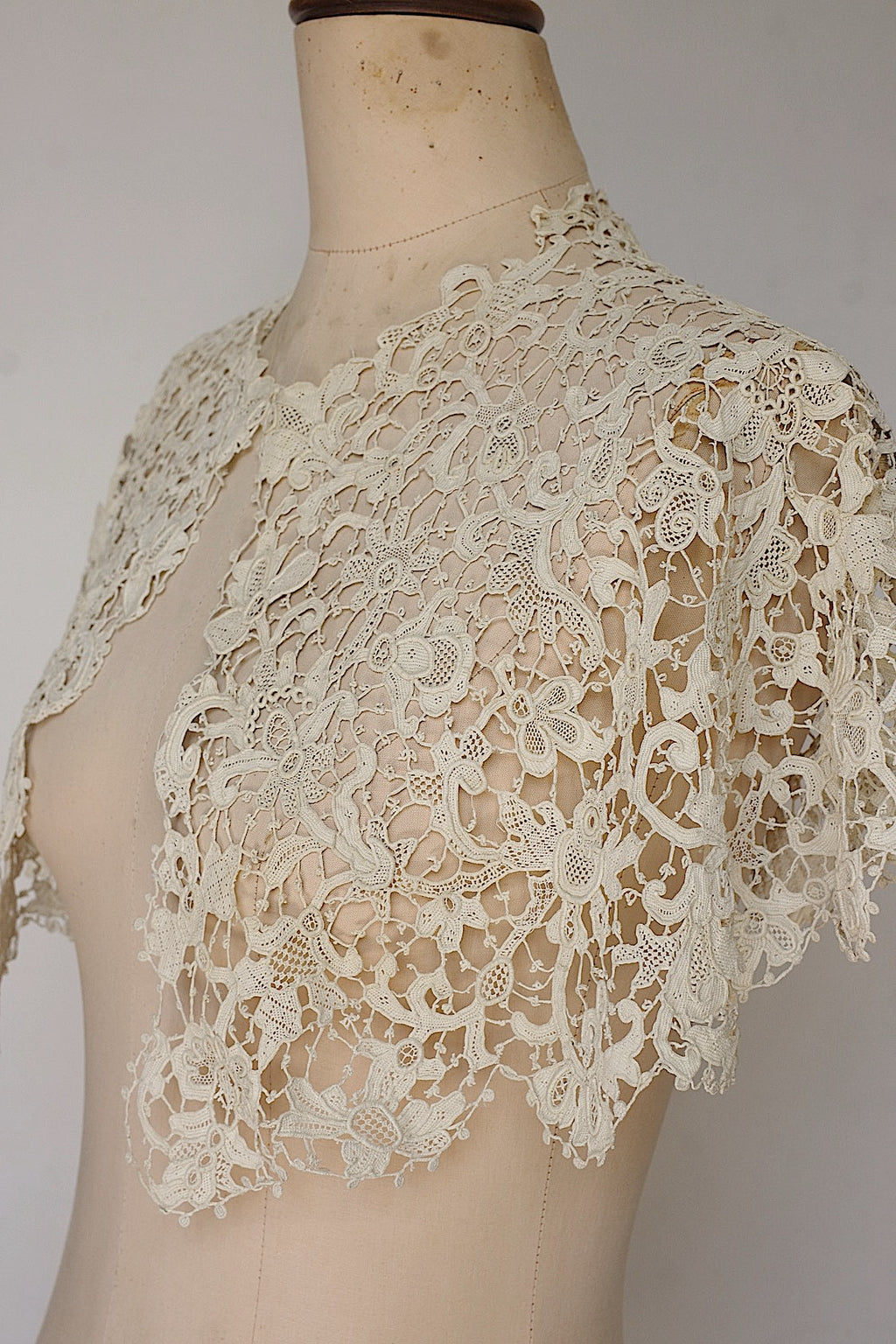 Antique Lace (dentelle ancienne) Collar