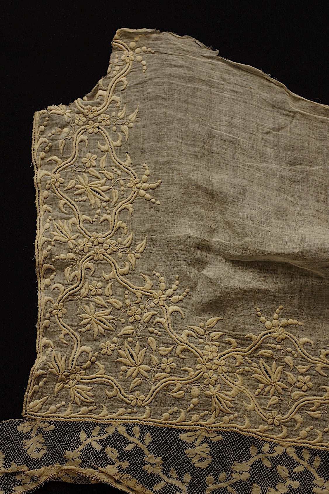 Antique Lace (dentelle ancienne) Embroidered Scraps Fabric