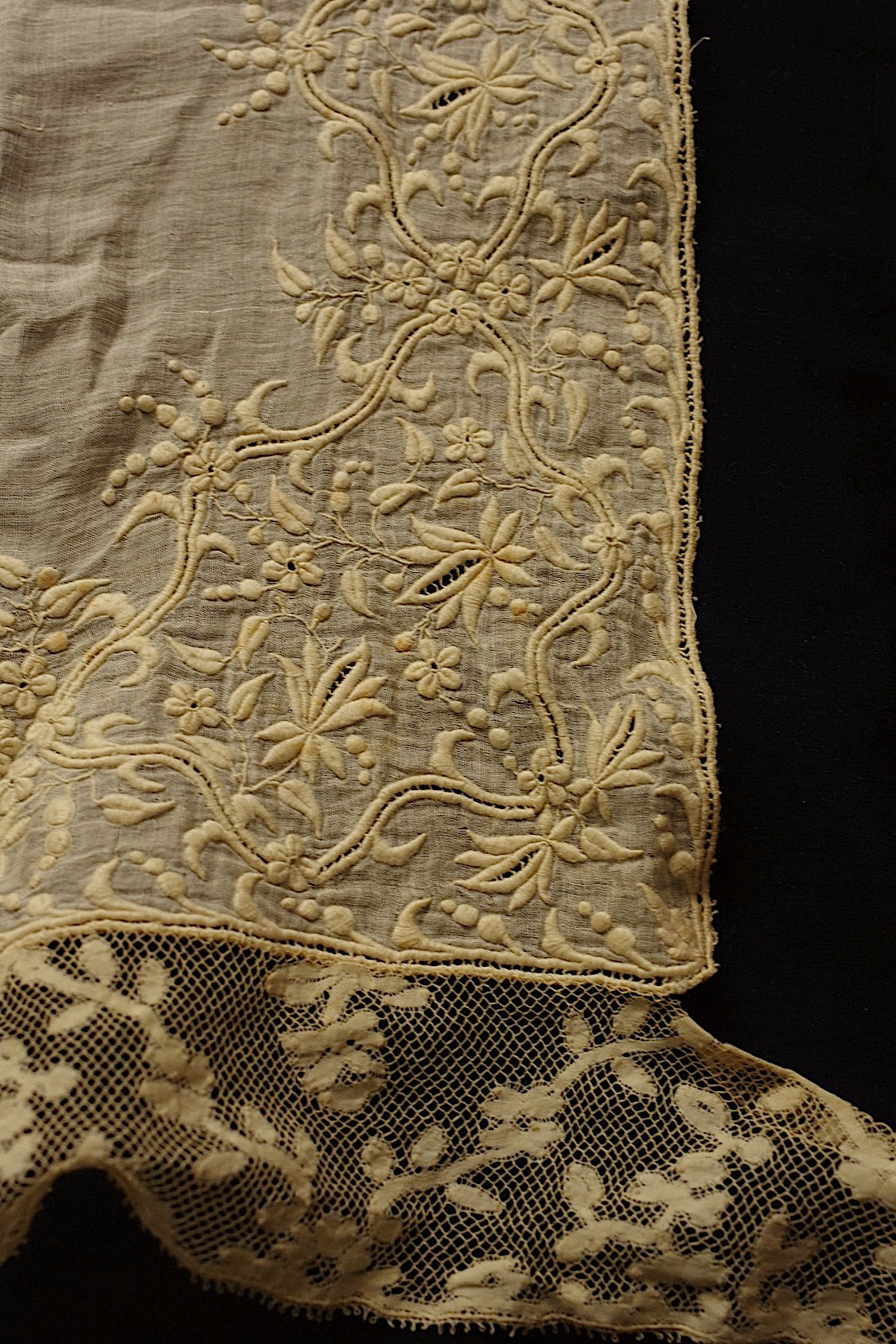 Antique Lace (dentelle ancienne) Embroidered Scraps Fabric