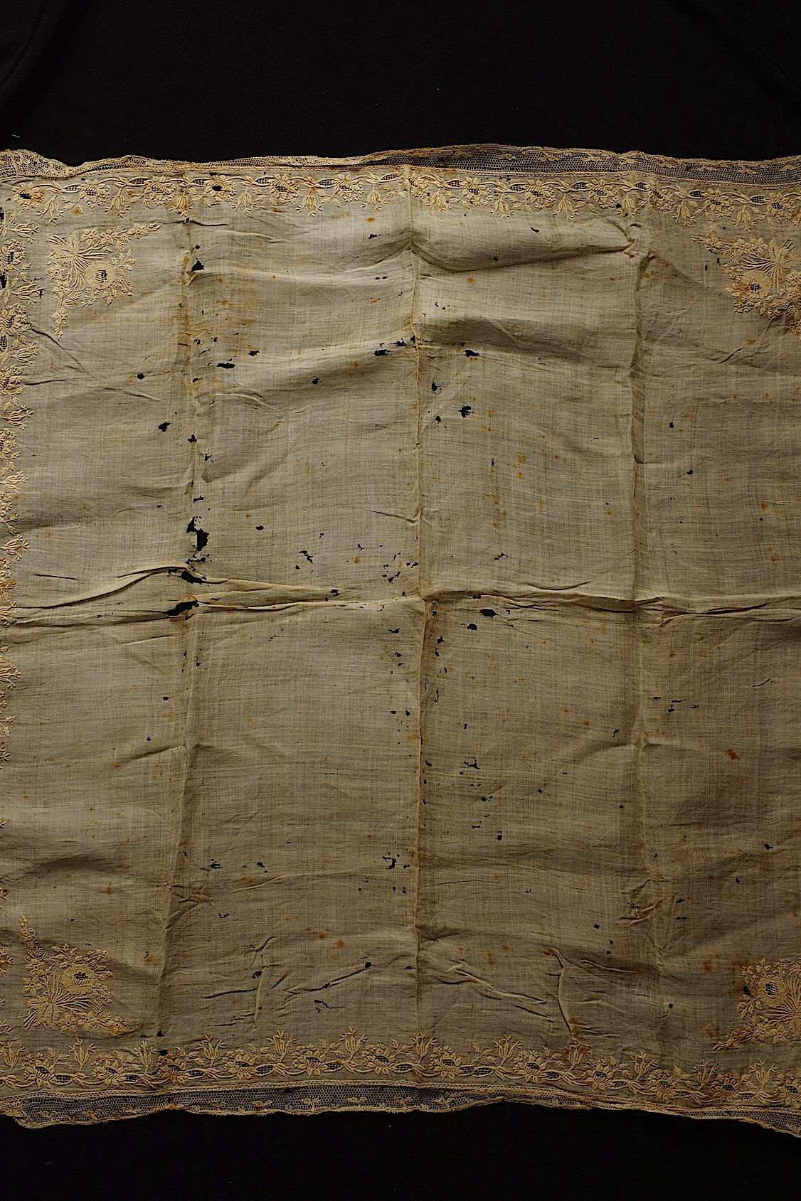 Antique Lace (dentelle ancienne) Embroidered Scraps Fabric