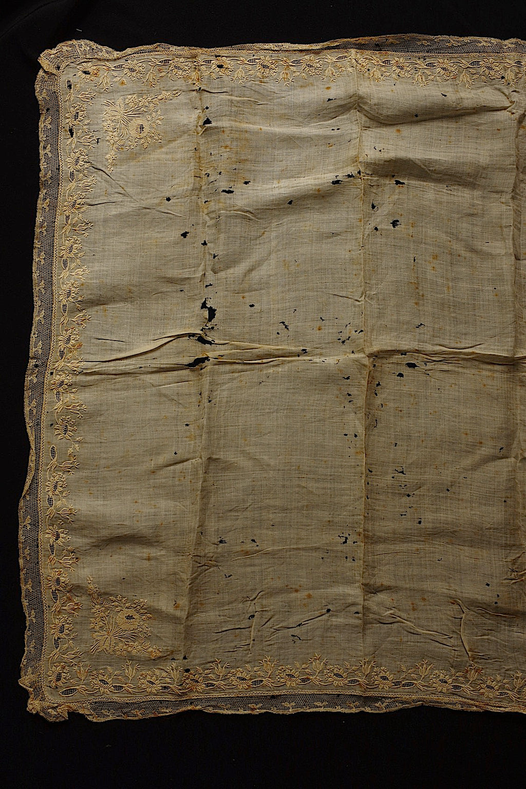 Antique Lace (dentelle ancienne) Embroidered Scraps Fabric