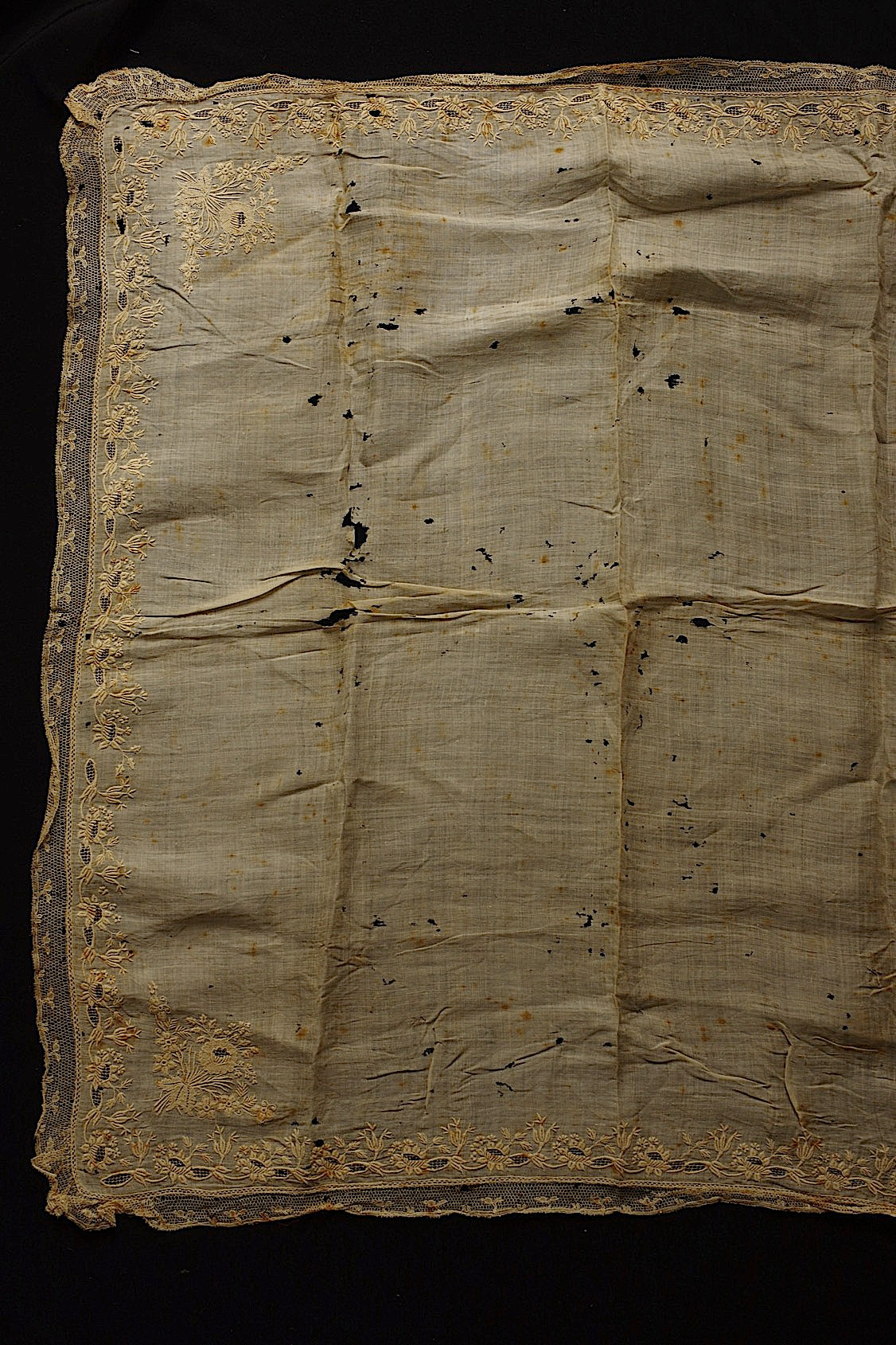 Antique Lace (dentelle ancienne) Embroidered Scraps Fabric