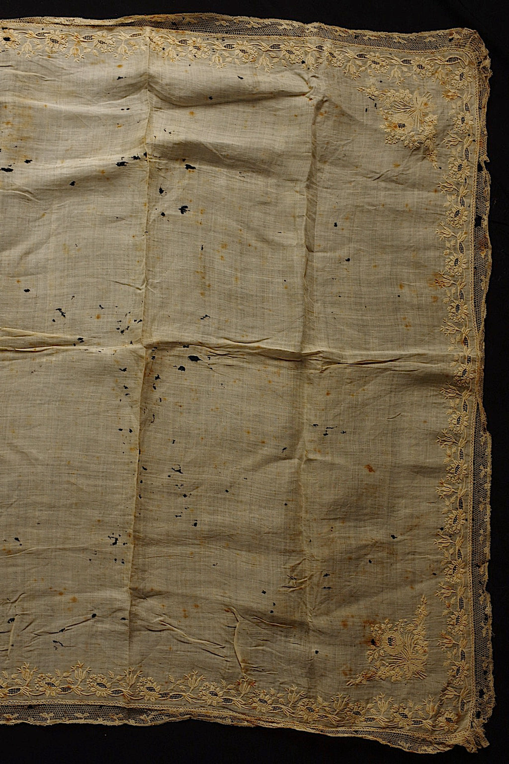 Antique Lace (dentelle ancienne) Embroidered Scraps Fabric