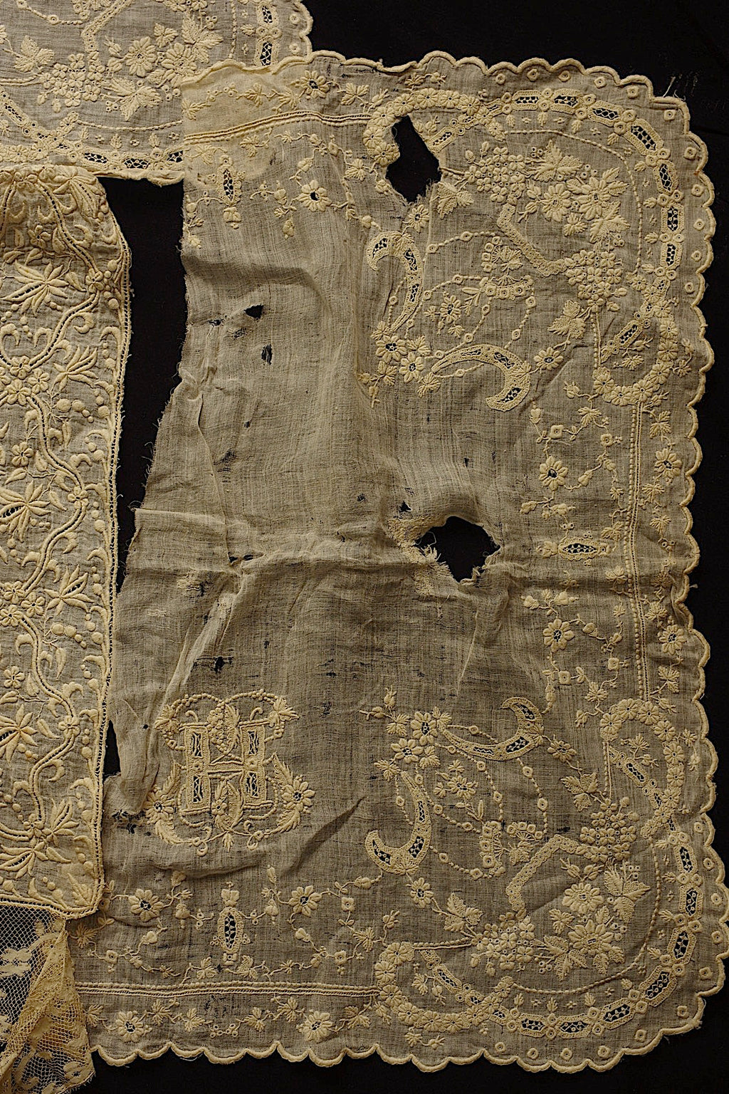 Antique Lace (dentelle ancienne) Embroidered Scraps Fabric