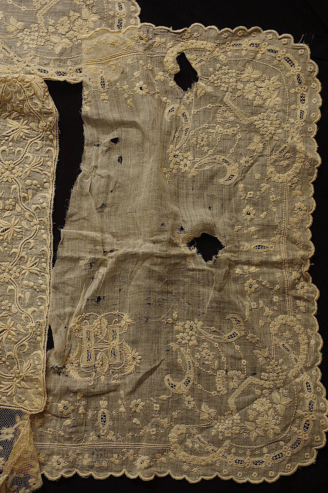 Antique Lace (dentelle ancienne) Embroidered Scraps Fabric