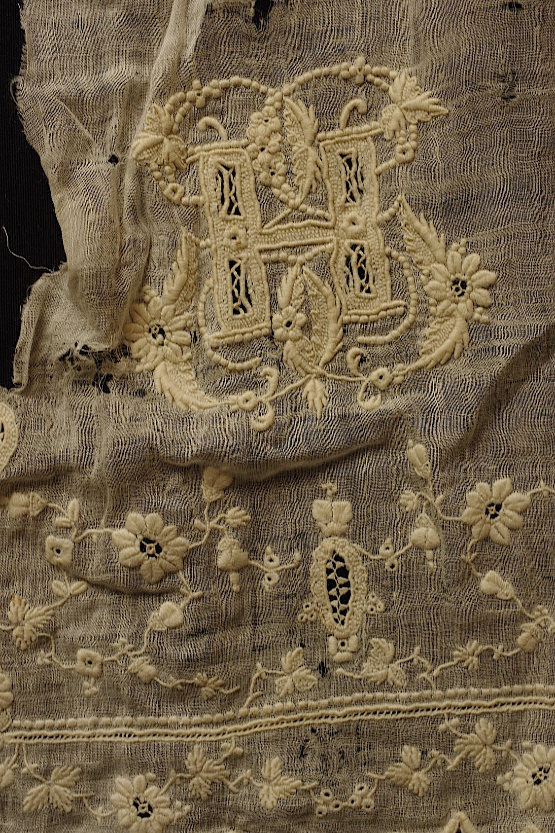 Antique Lace (dentelle ancienne) Embroidered Scraps Fabric