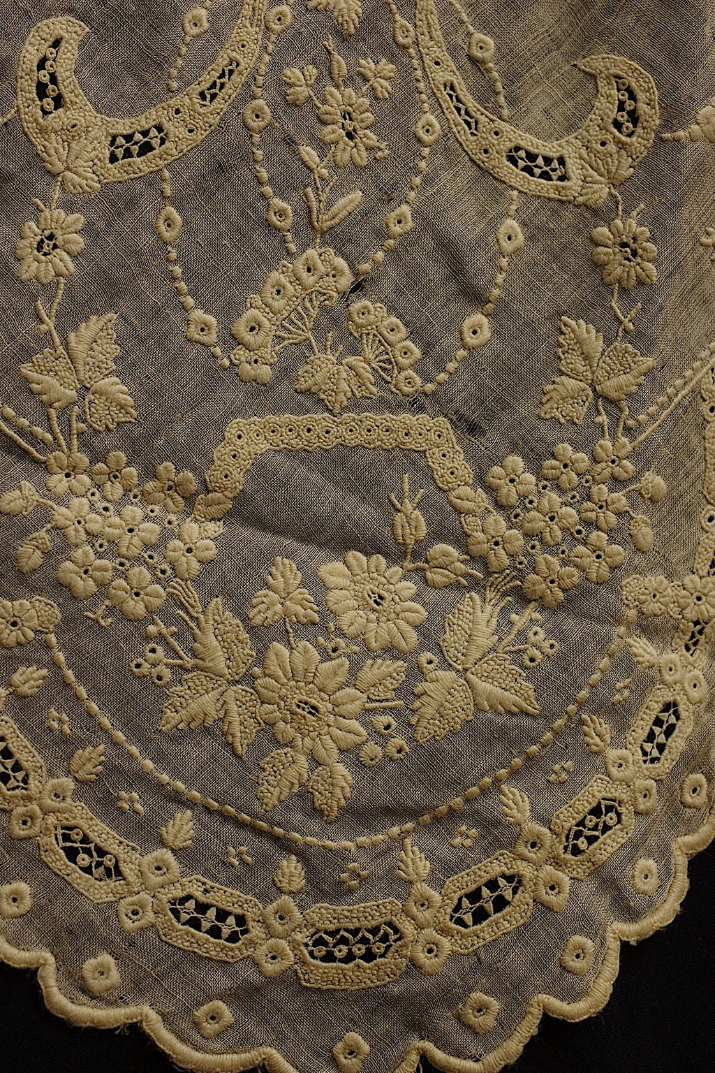 Antique Lace (dentelle ancienne) Embroidered Scraps Fabric