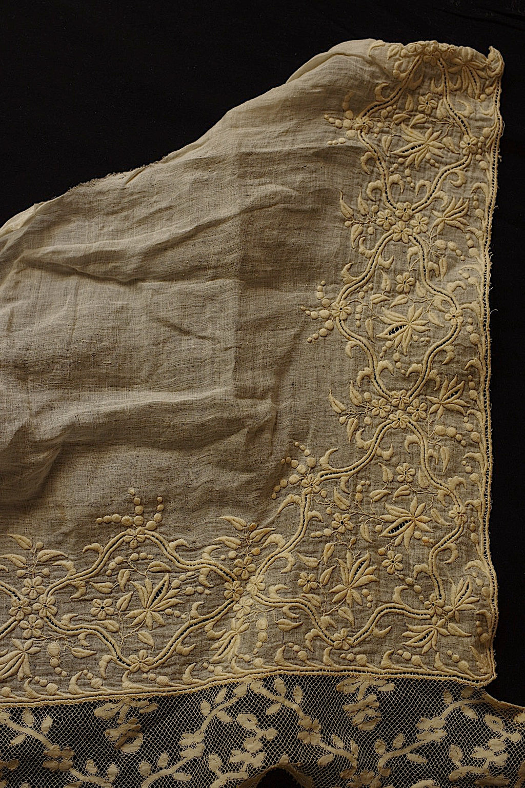 Antique Lace (dentelle ancienne) Embroidered Scraps Fabric