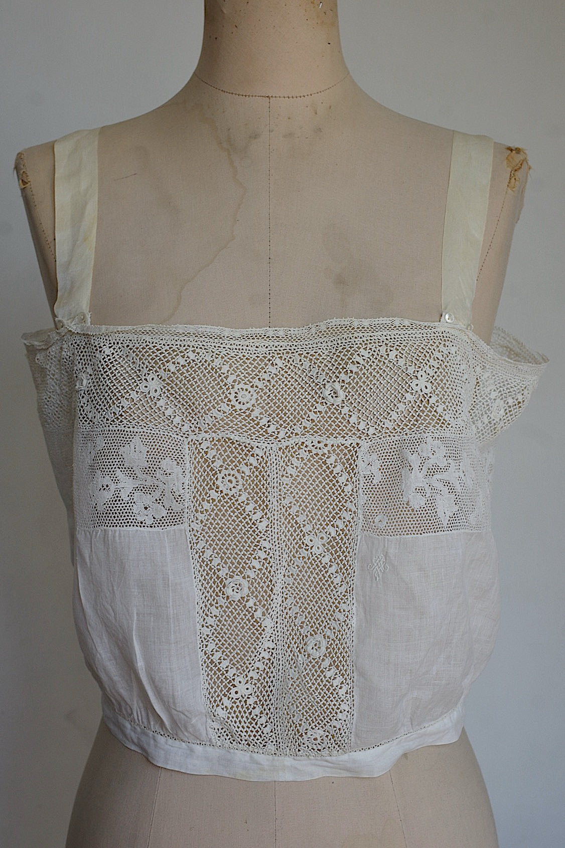 Hauts anciens vêtement antique top2