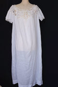 Robe en dentelle ancienne vêtement antique  robe
