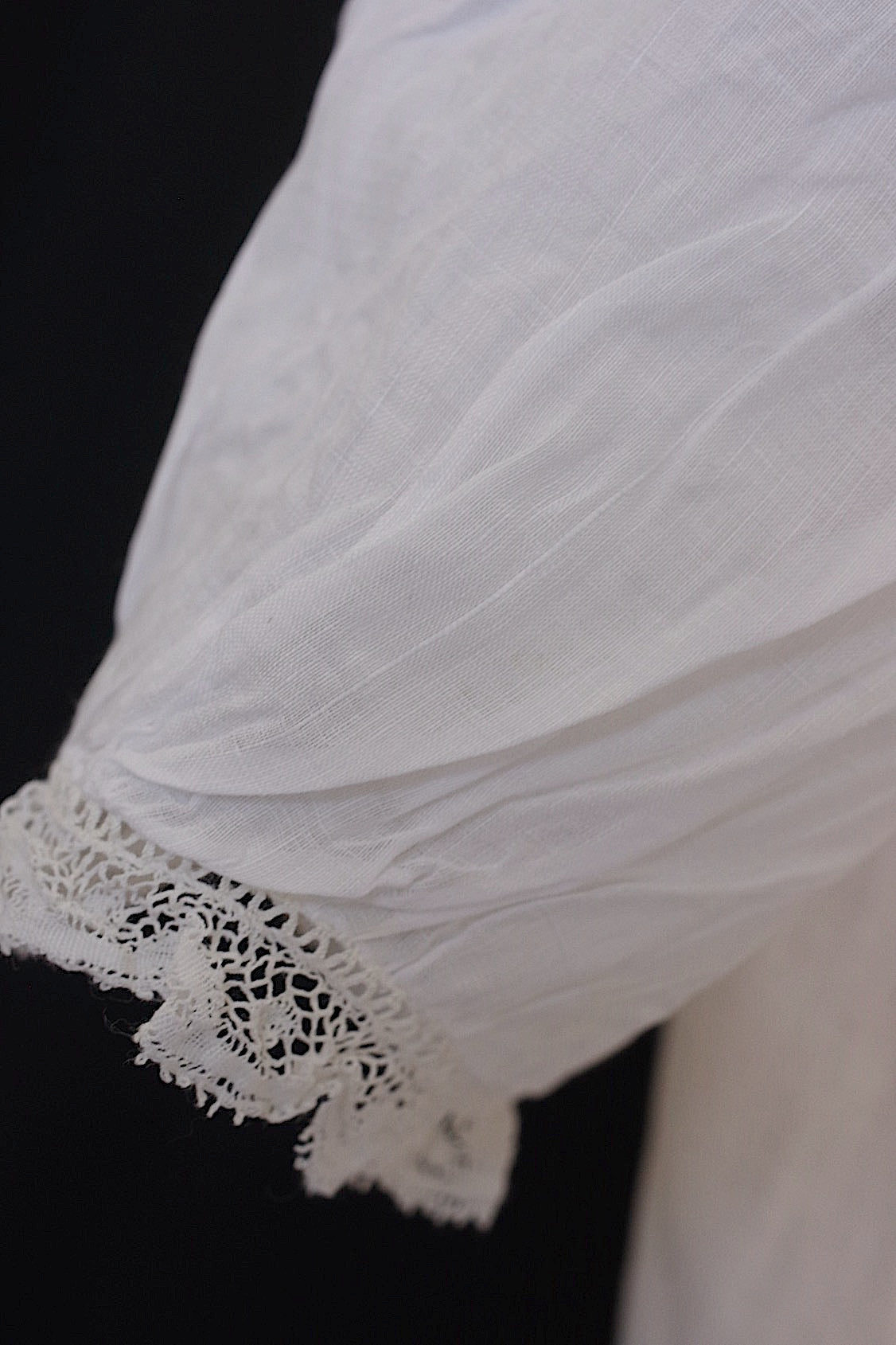 Robe en dentelle ancienne vêtement antique  robe