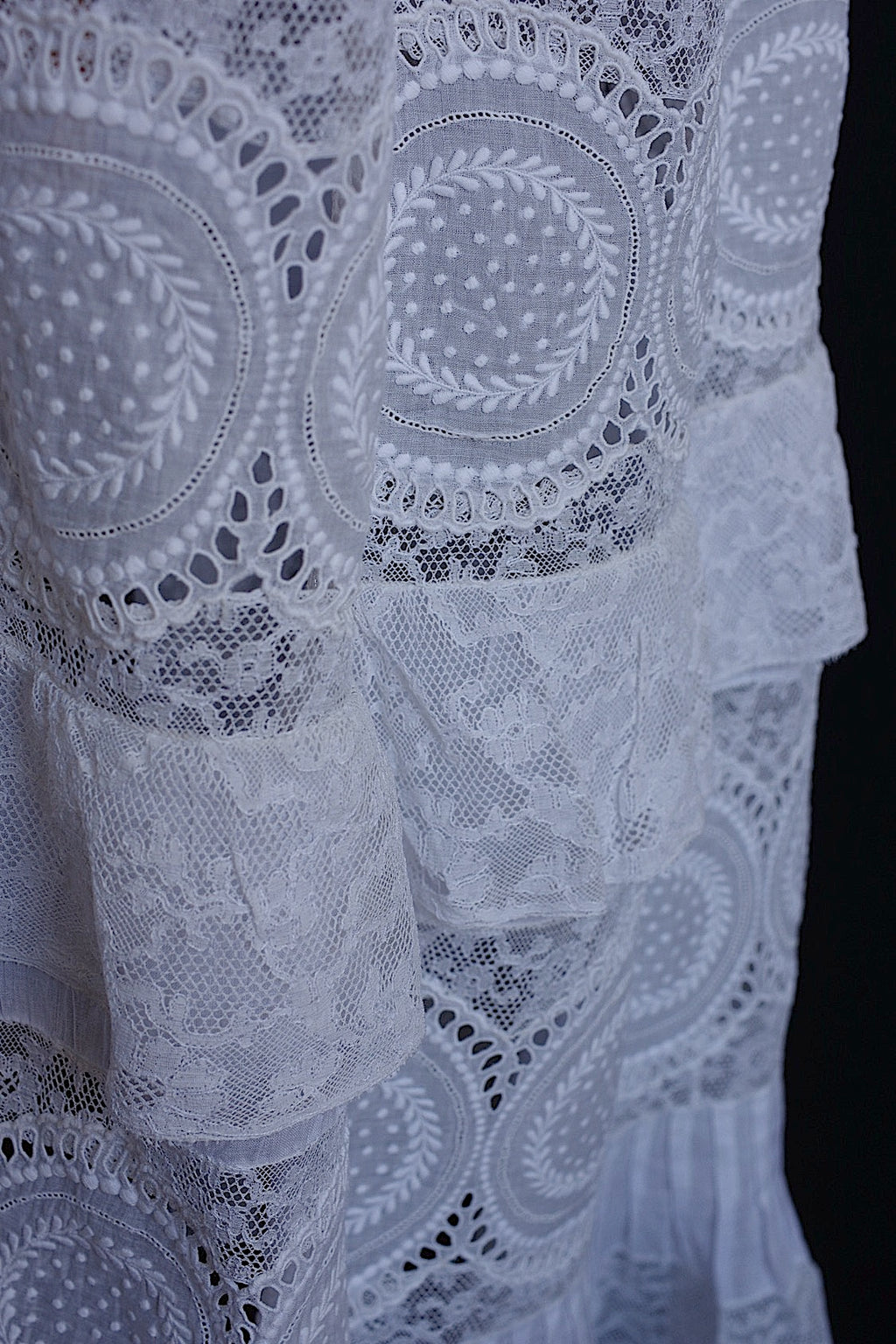 Antique Lace Skirt vêtement antique  skirt