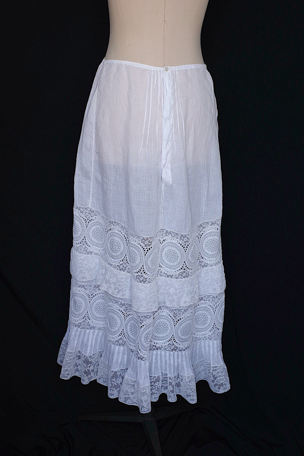 Antique Lace Skirt vêtement antique  skirt