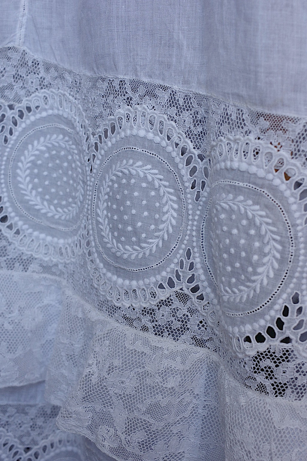 Antique Lace Skirt vêtement antique  skirt