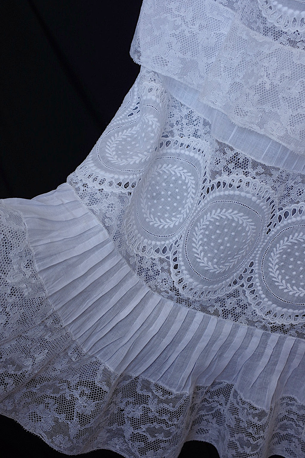 Antique Lace Skirt vêtement antique  skirt