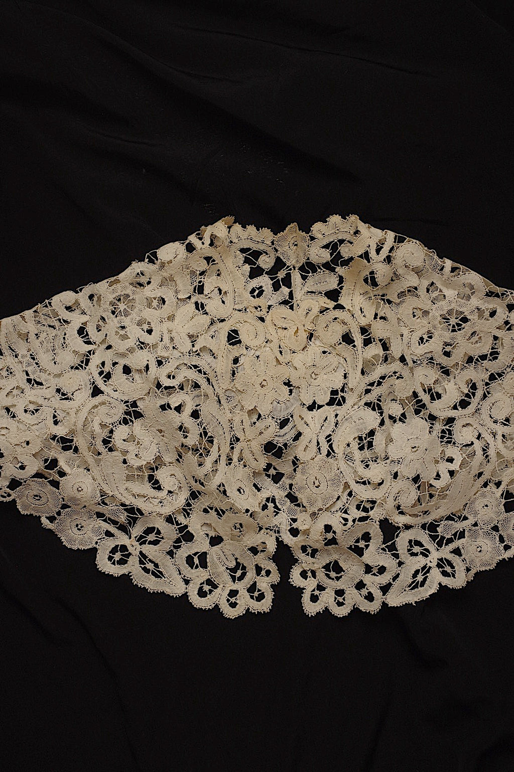 Antique Lace Collar (dentelle ancienne) Honiton