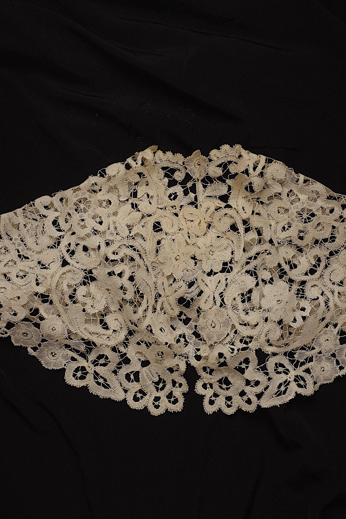 Antique Lace Collar (dentelle ancienne) Honiton