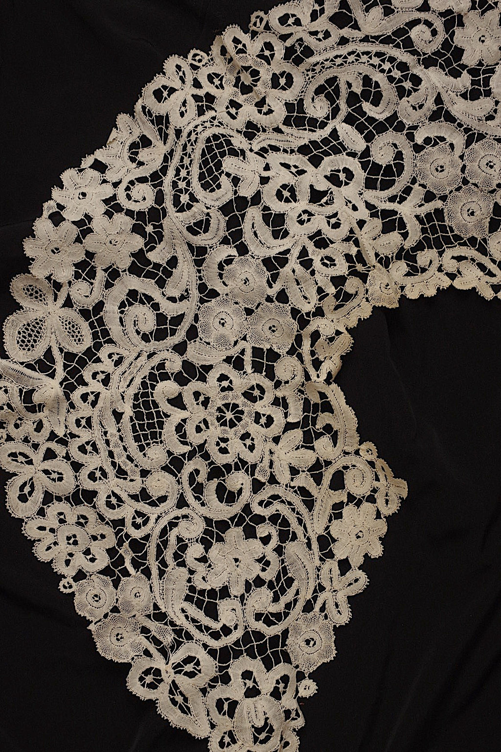 Antique Lace Collar (dentelle ancienne) Honiton
