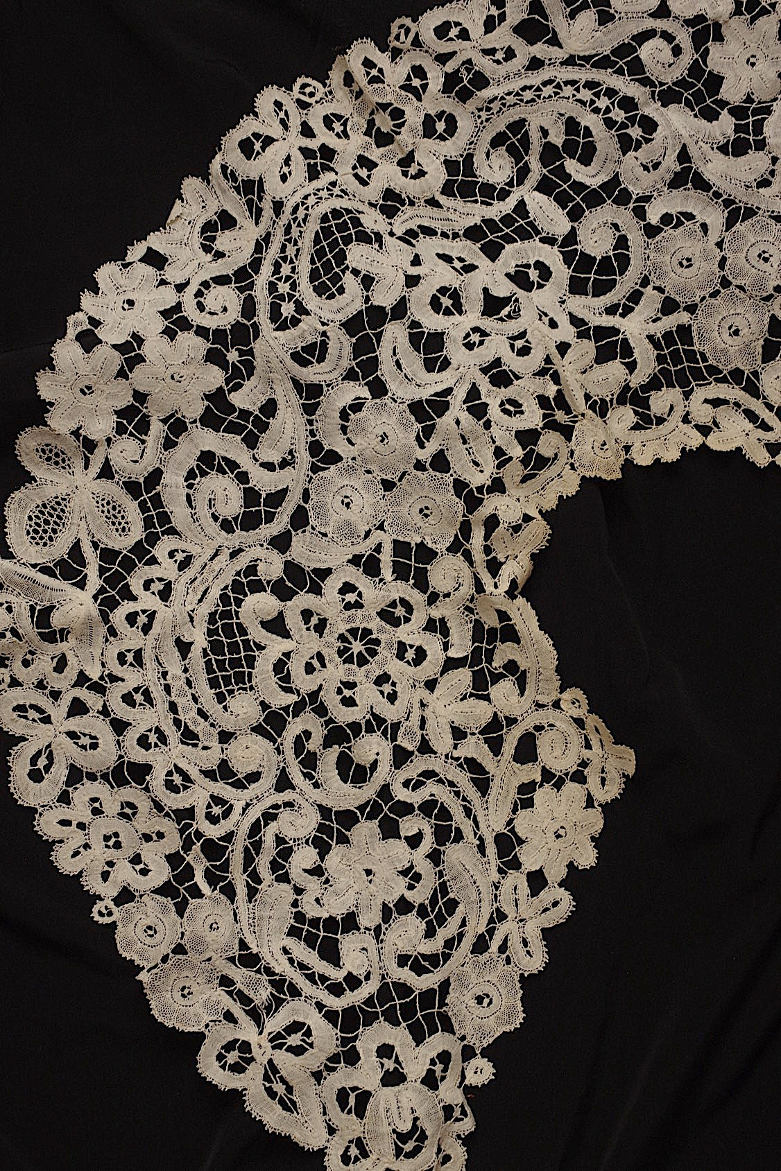 Antique Lace Collar (dentelle ancienne) Honiton