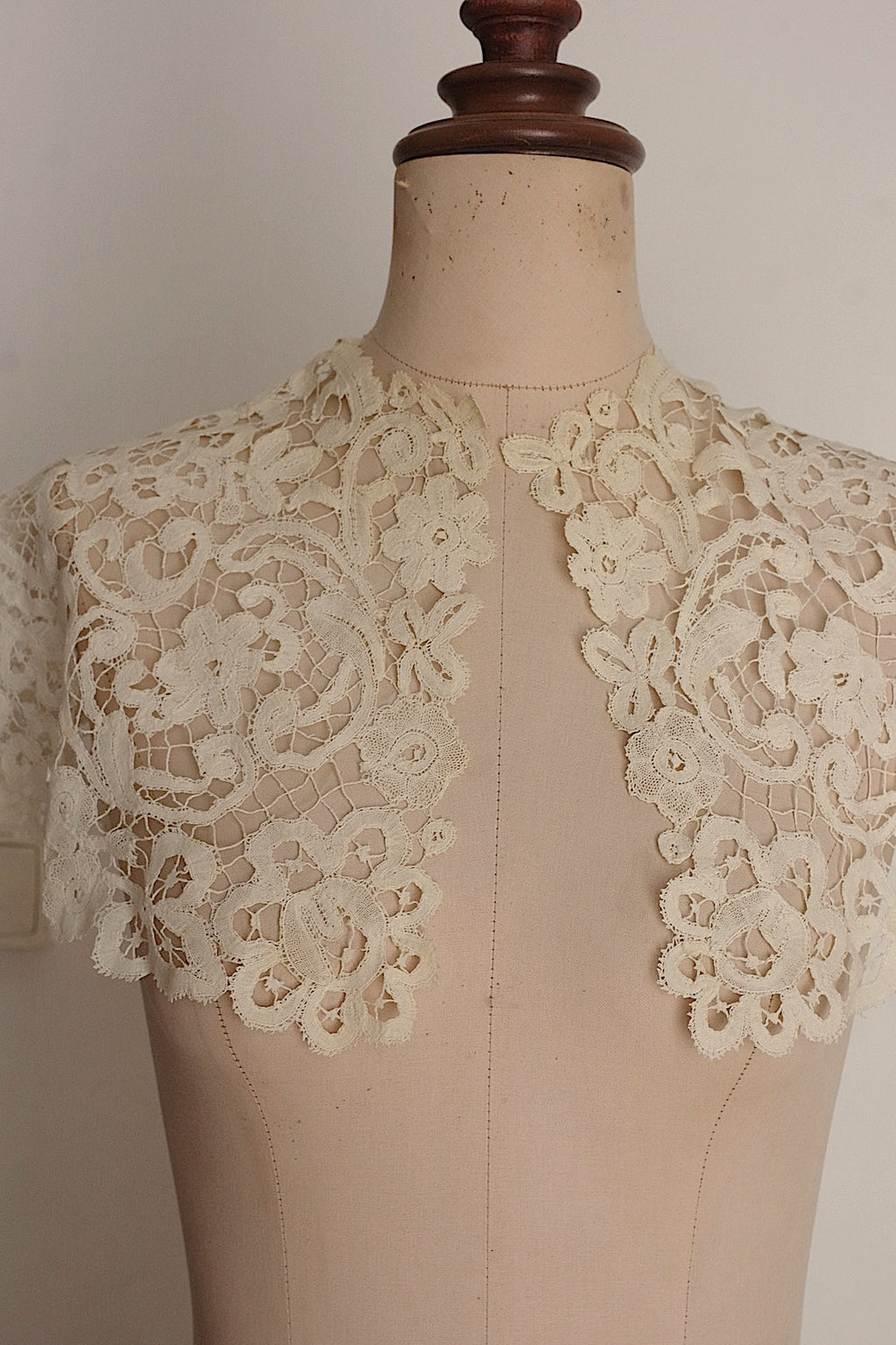 Antique Lace Collar (dentelle ancienne) Honiton