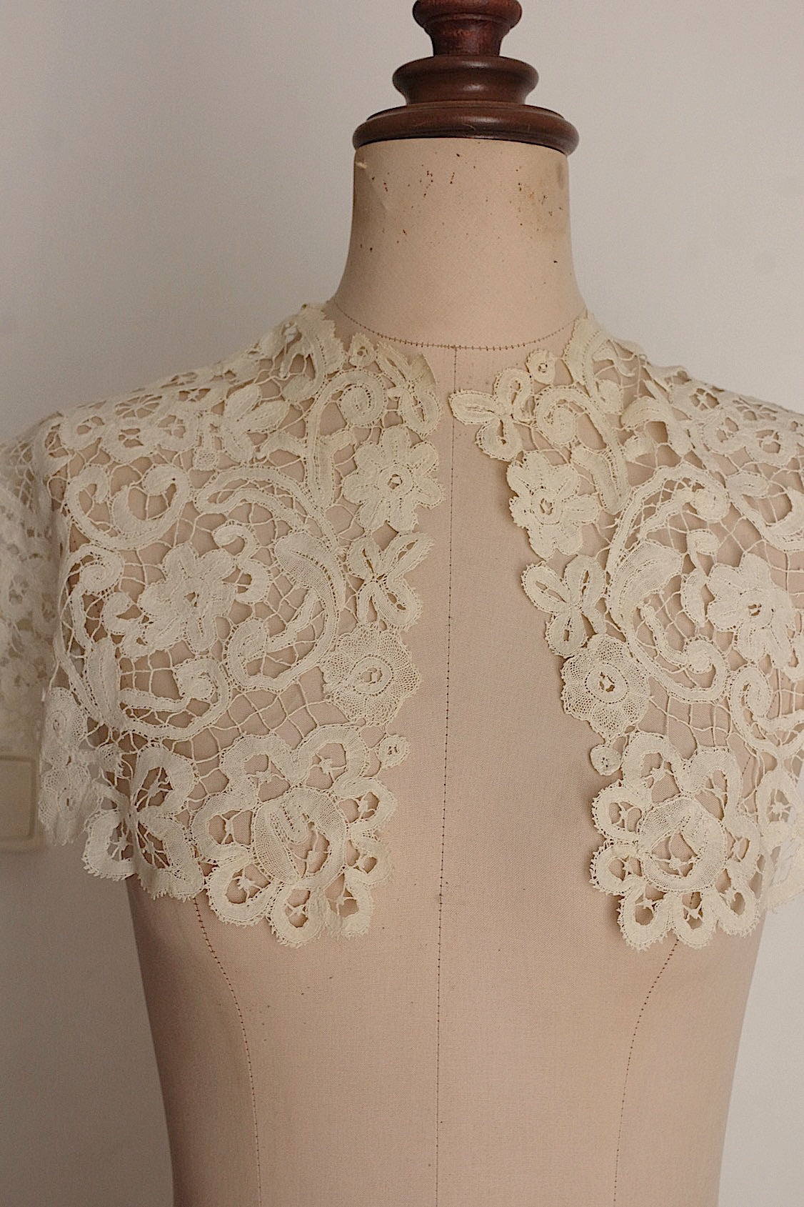 Antique Lace Collar (dentelle ancienne) Honiton