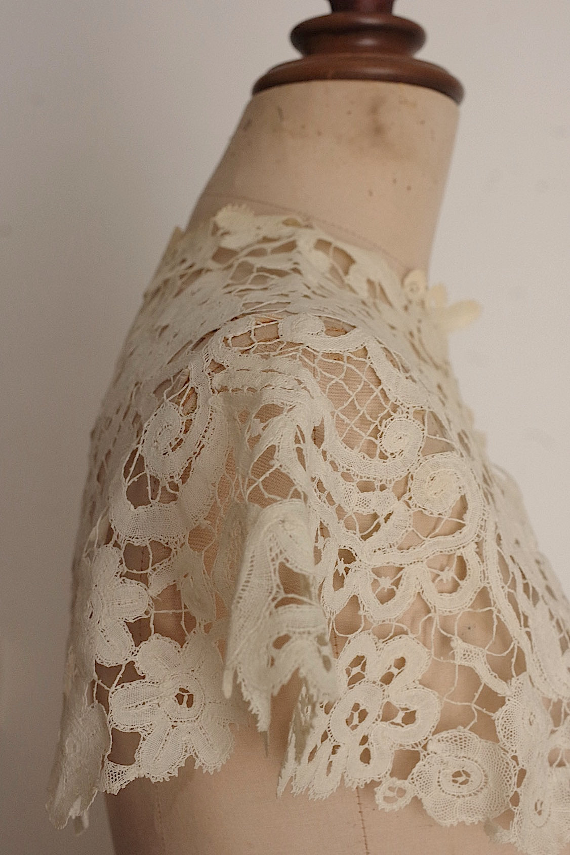 Antique Lace Collar (dentelle ancienne) Honiton
