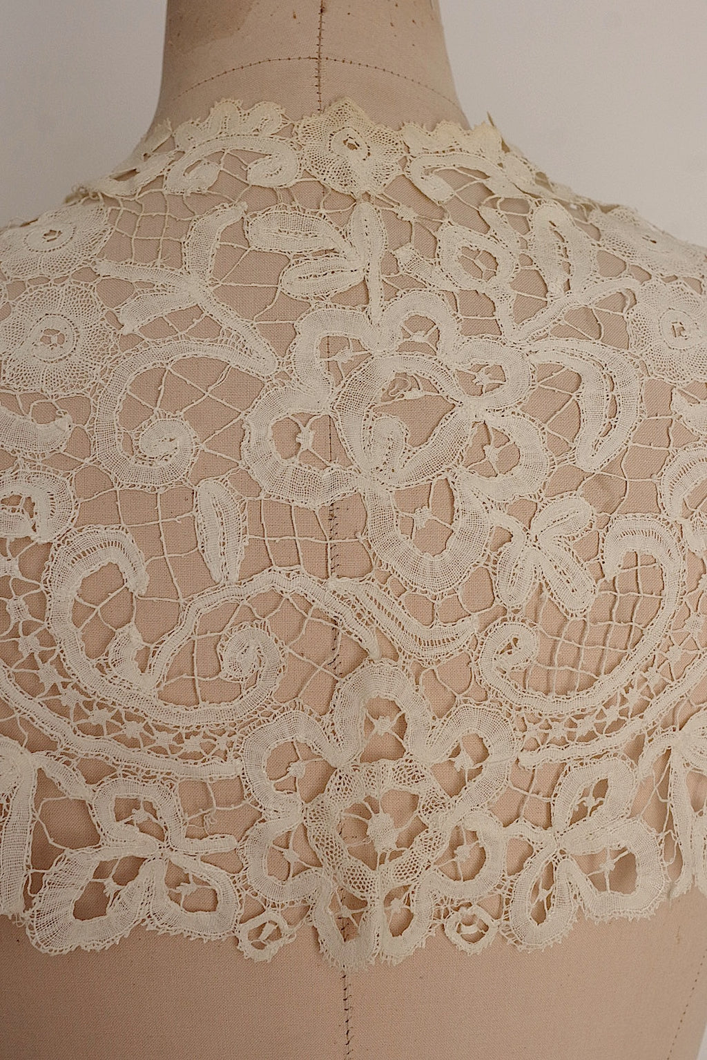 Antique Lace Collar (dentelle ancienne) Honiton