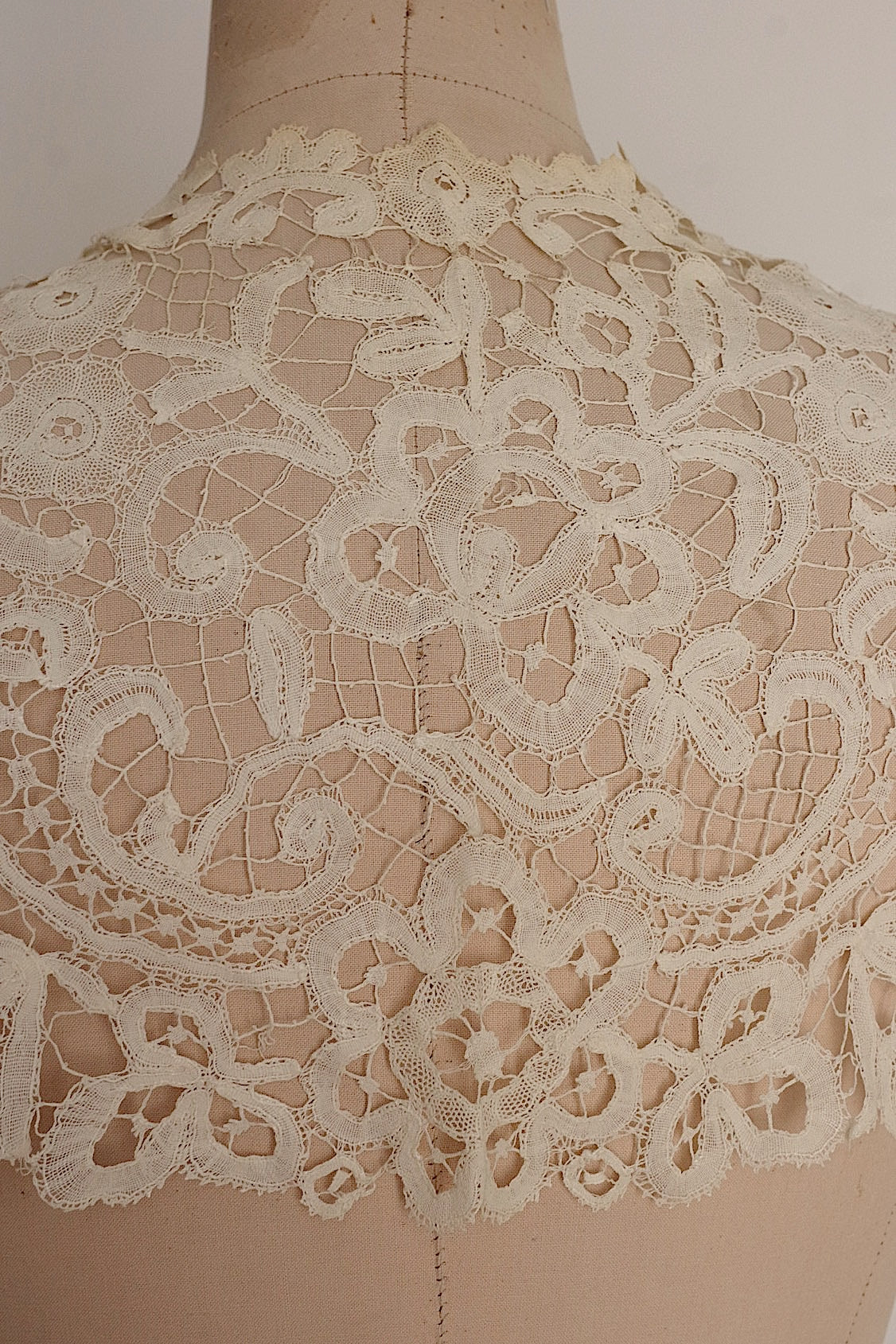 Antique Lace Collar (dentelle ancienne) Honiton