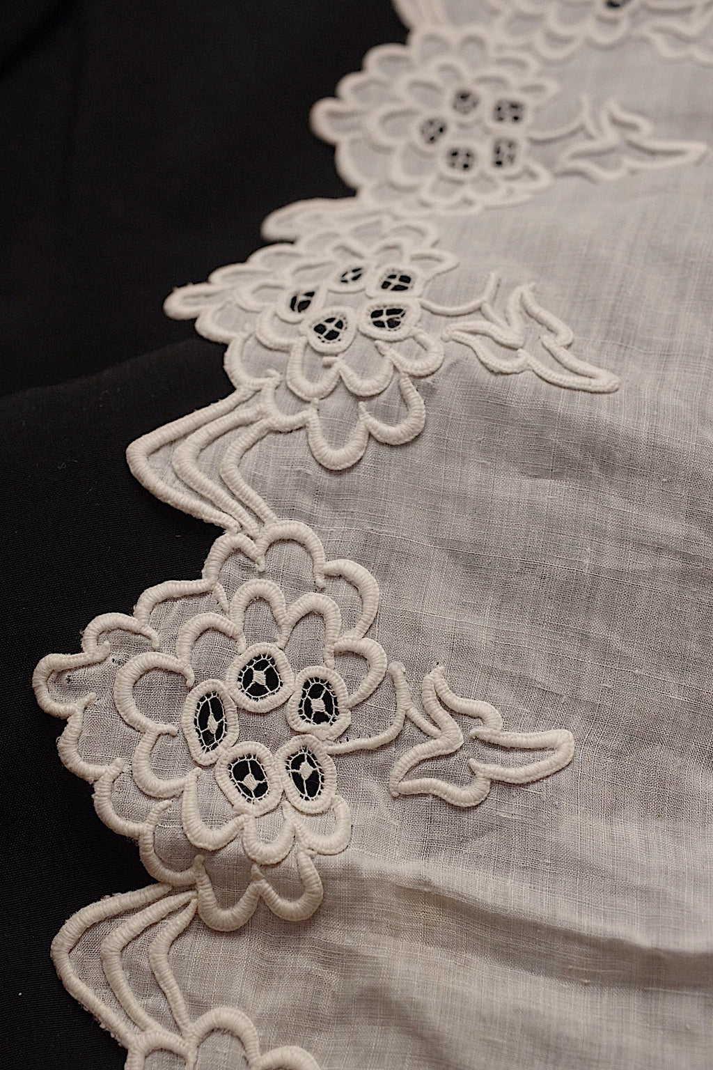 Antique Lace Handkerchief (mouchoir ancienne)