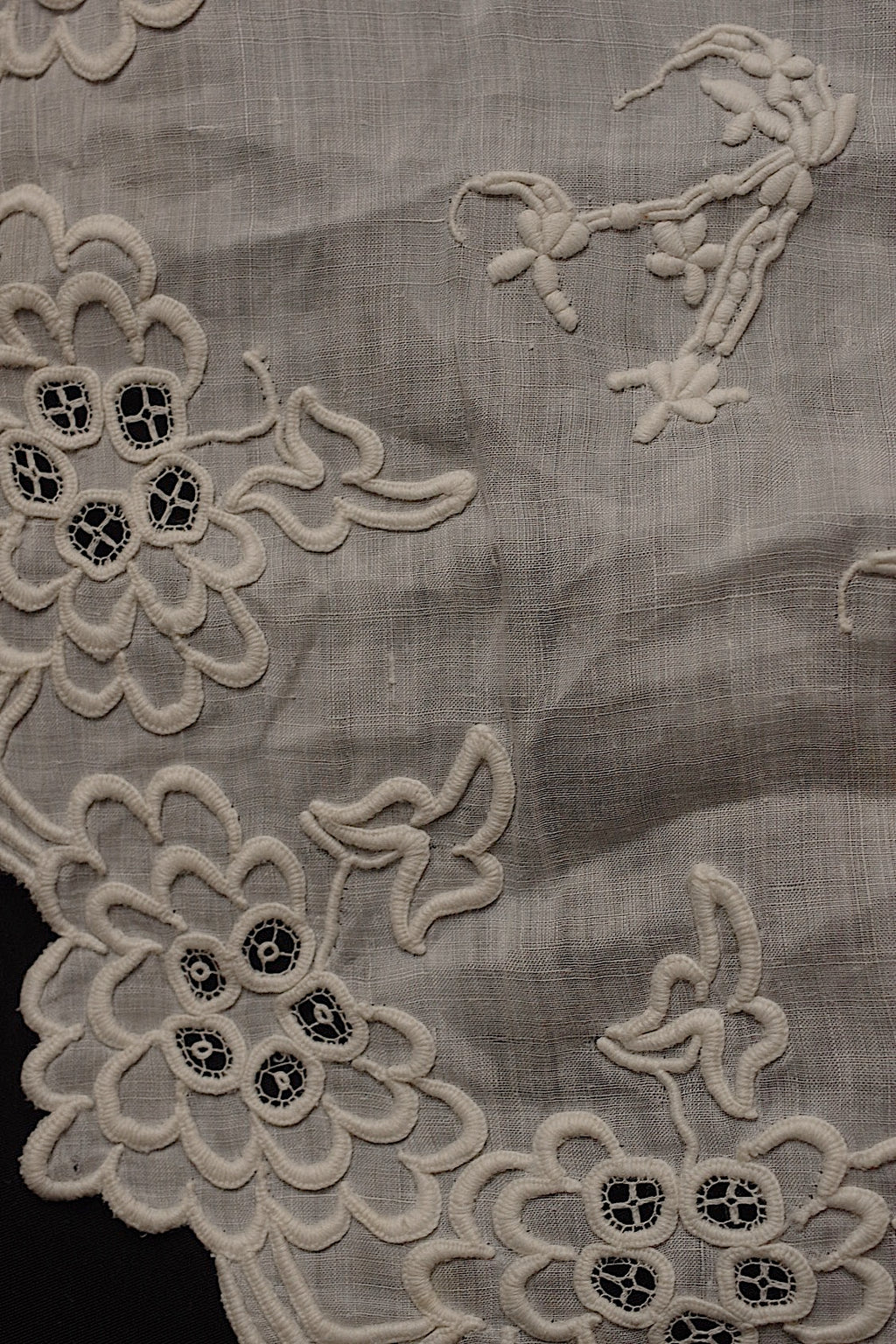 Antique Lace Handkerchief (mouchoir ancienne)