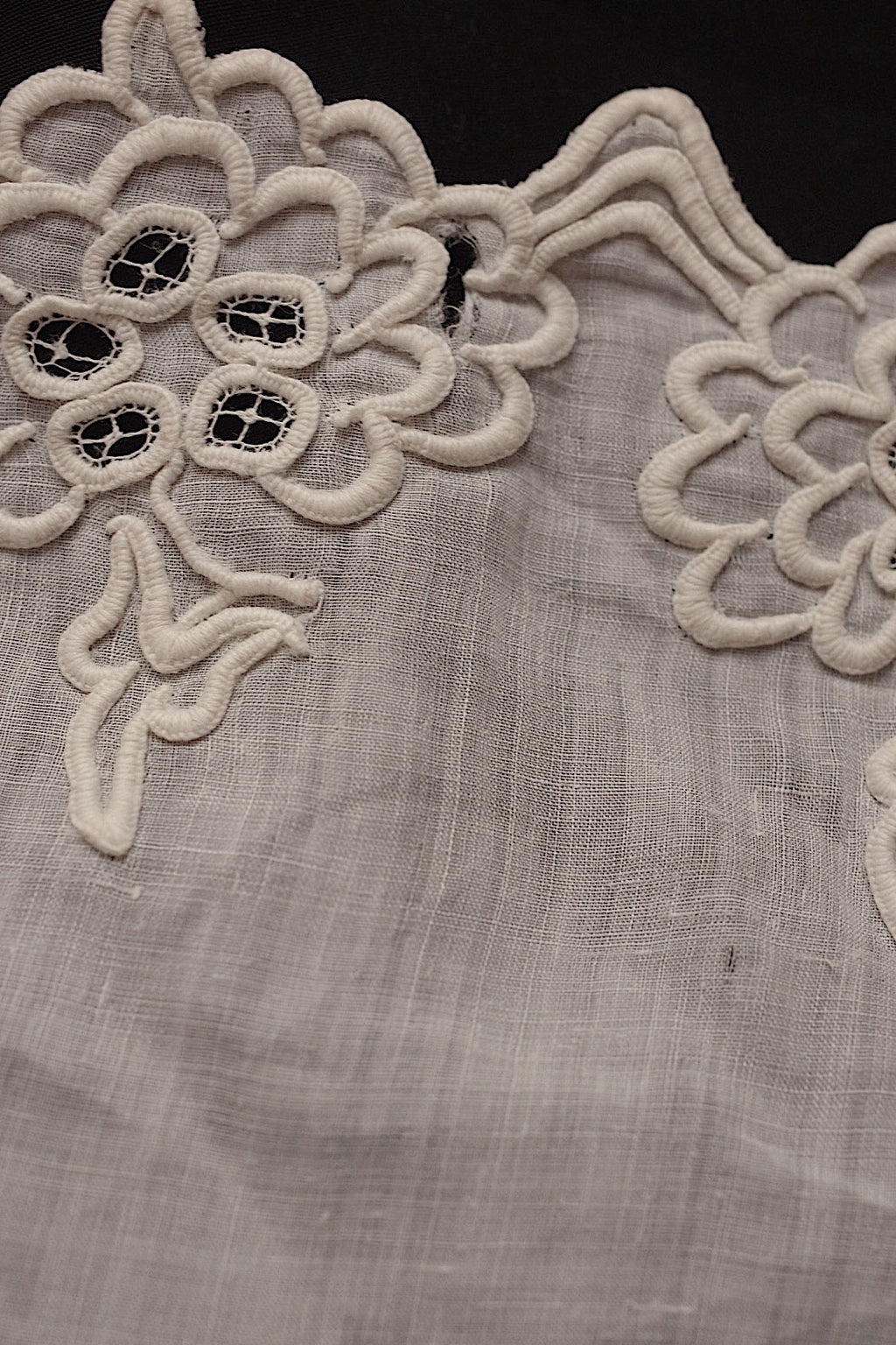 Antique Lace Handkerchief (mouchoir ancienne)