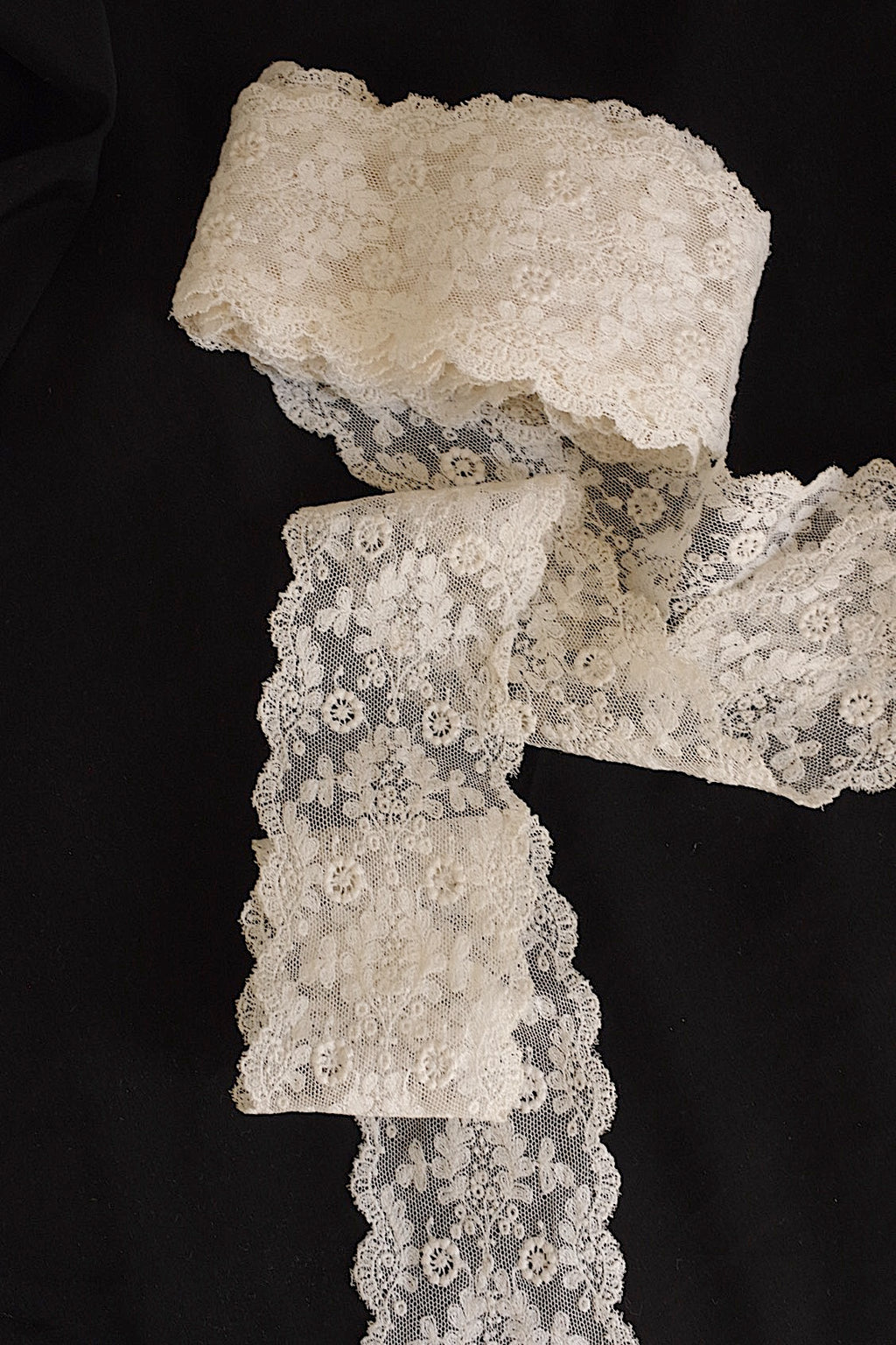 Antique Lace (dentelle ancienne) 387 cm