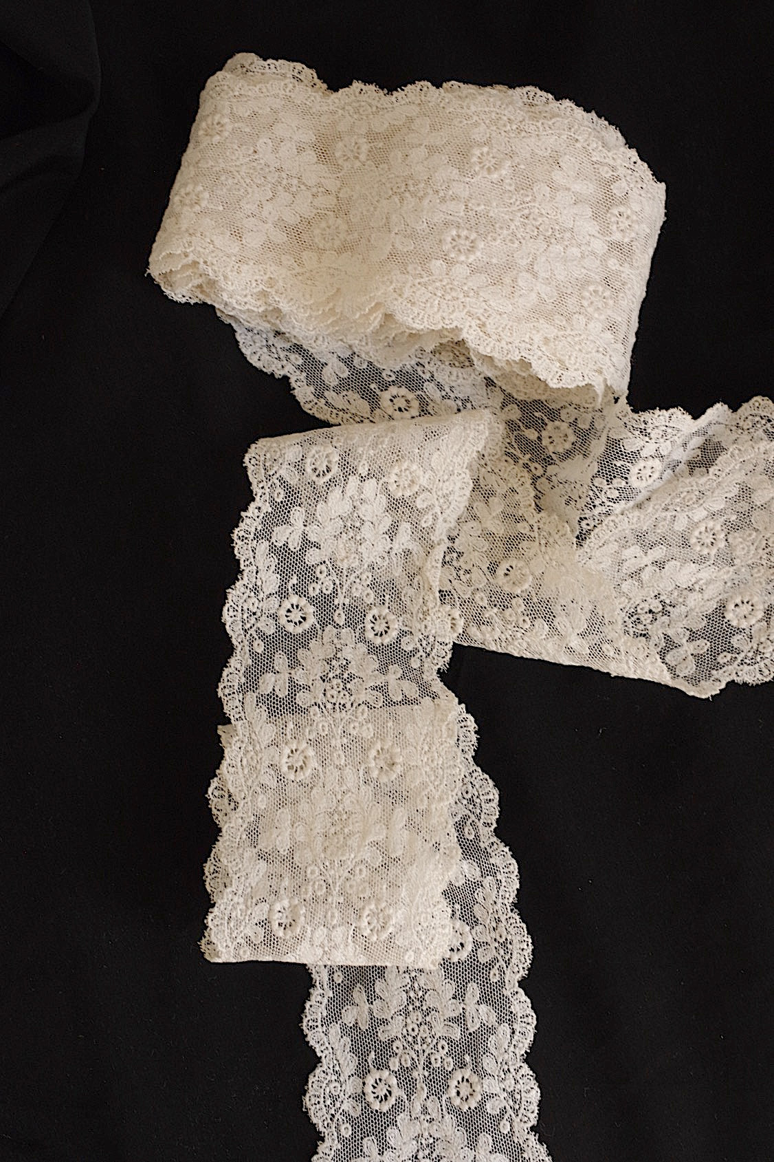 Antique Lace (dentelle ancienne) 387 cm
