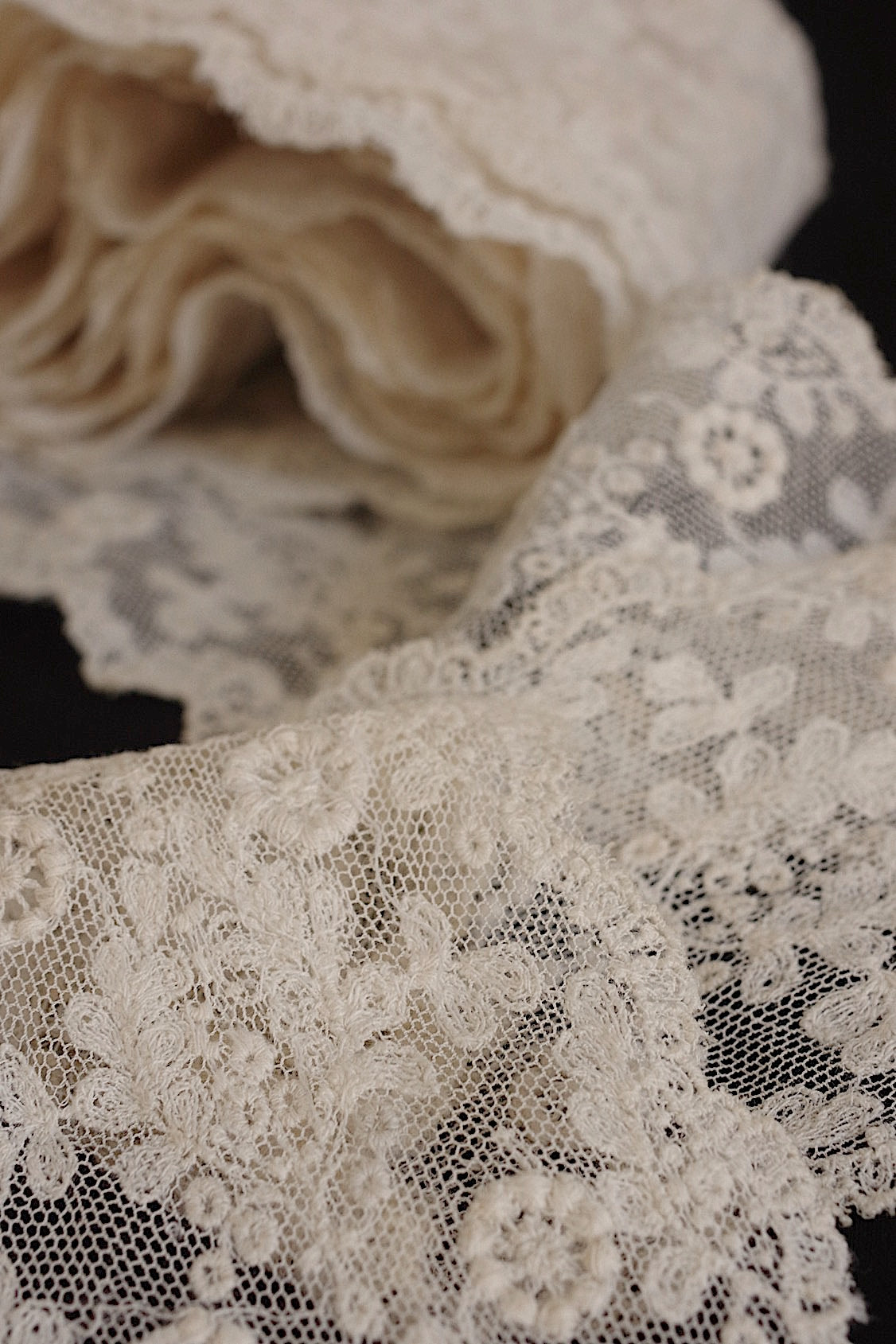 Antique Lace (dentelle ancienne) 387 cm