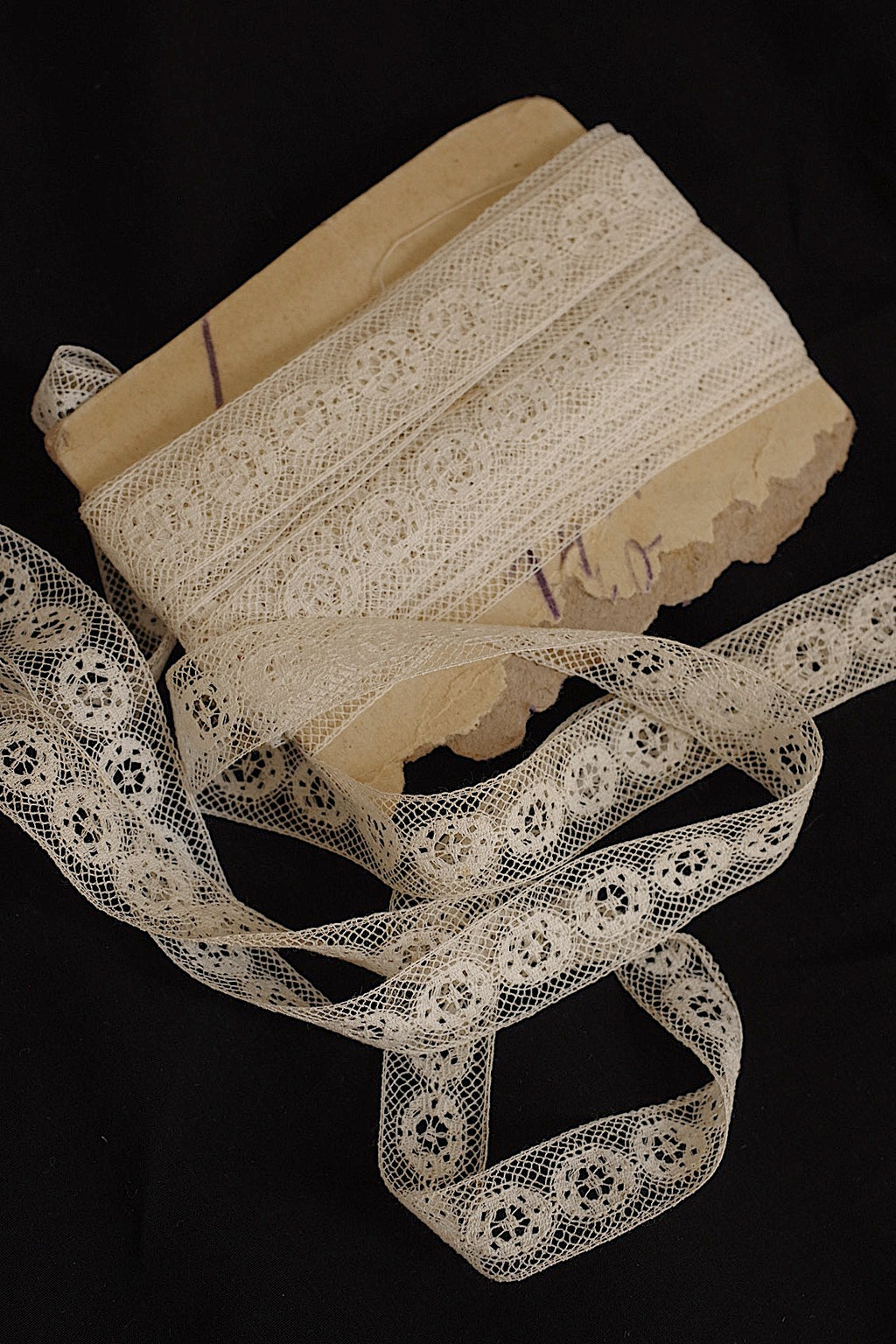 Dentelle ancienne 220 cm 500 cm