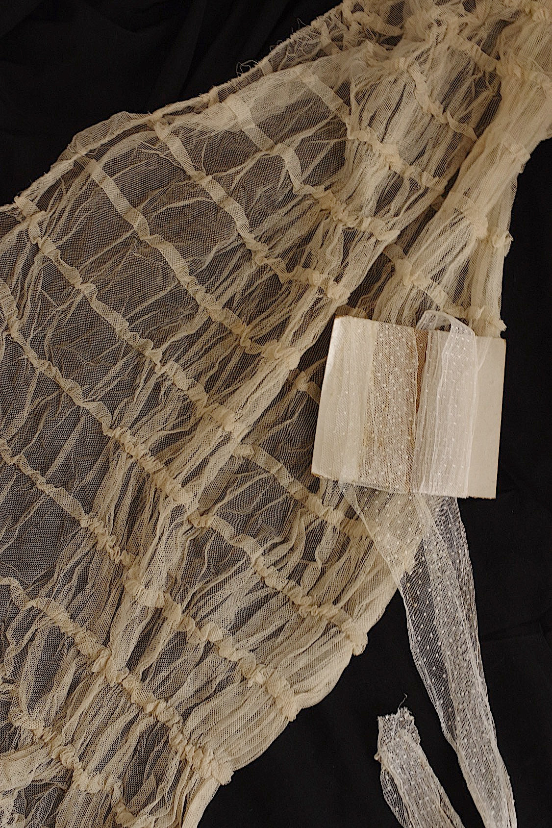 Dentelle ancienne, chutes de dentelle