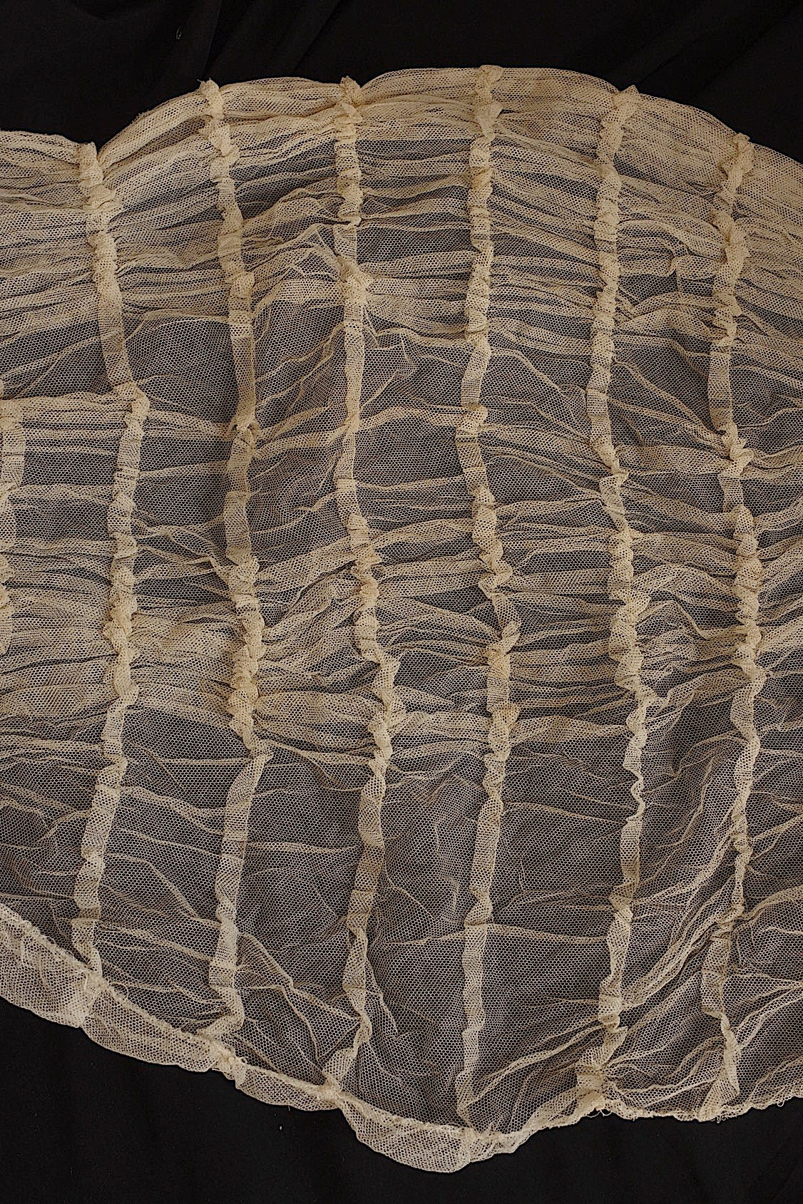 Dentelle ancienne, chutes de dentelle