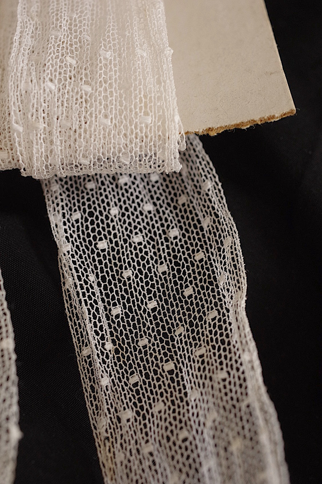 Dentelle ancienne, chutes de dentelle