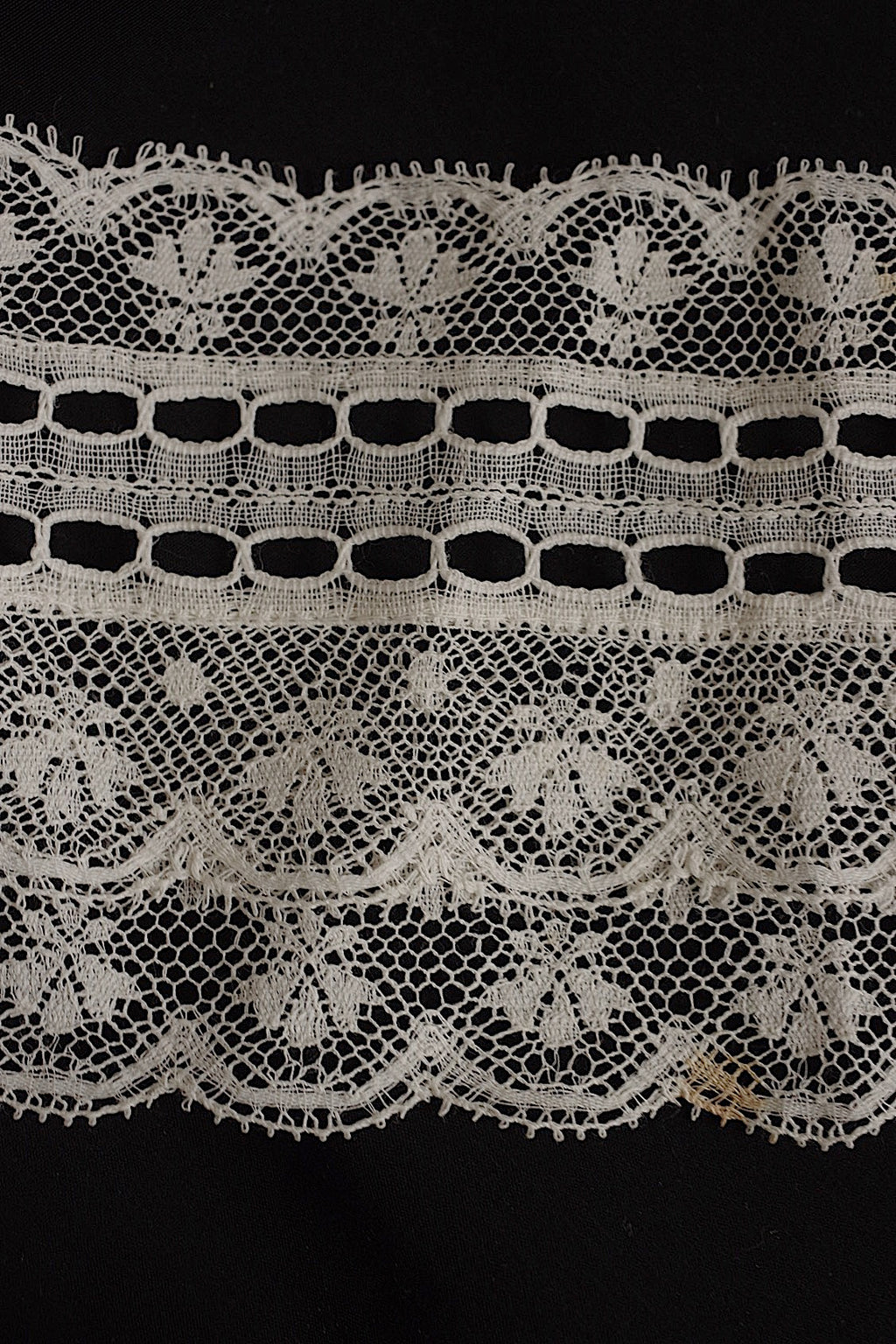 Dentelle ancienne 500 cm × 75 cm