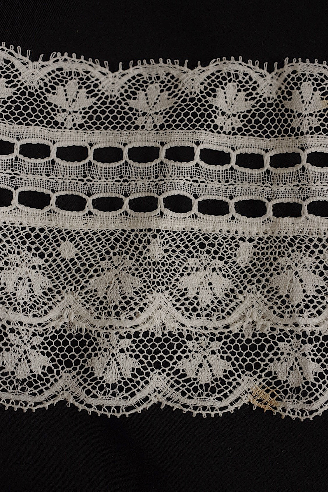 Dentelle ancienne 500 cm × 75 cm