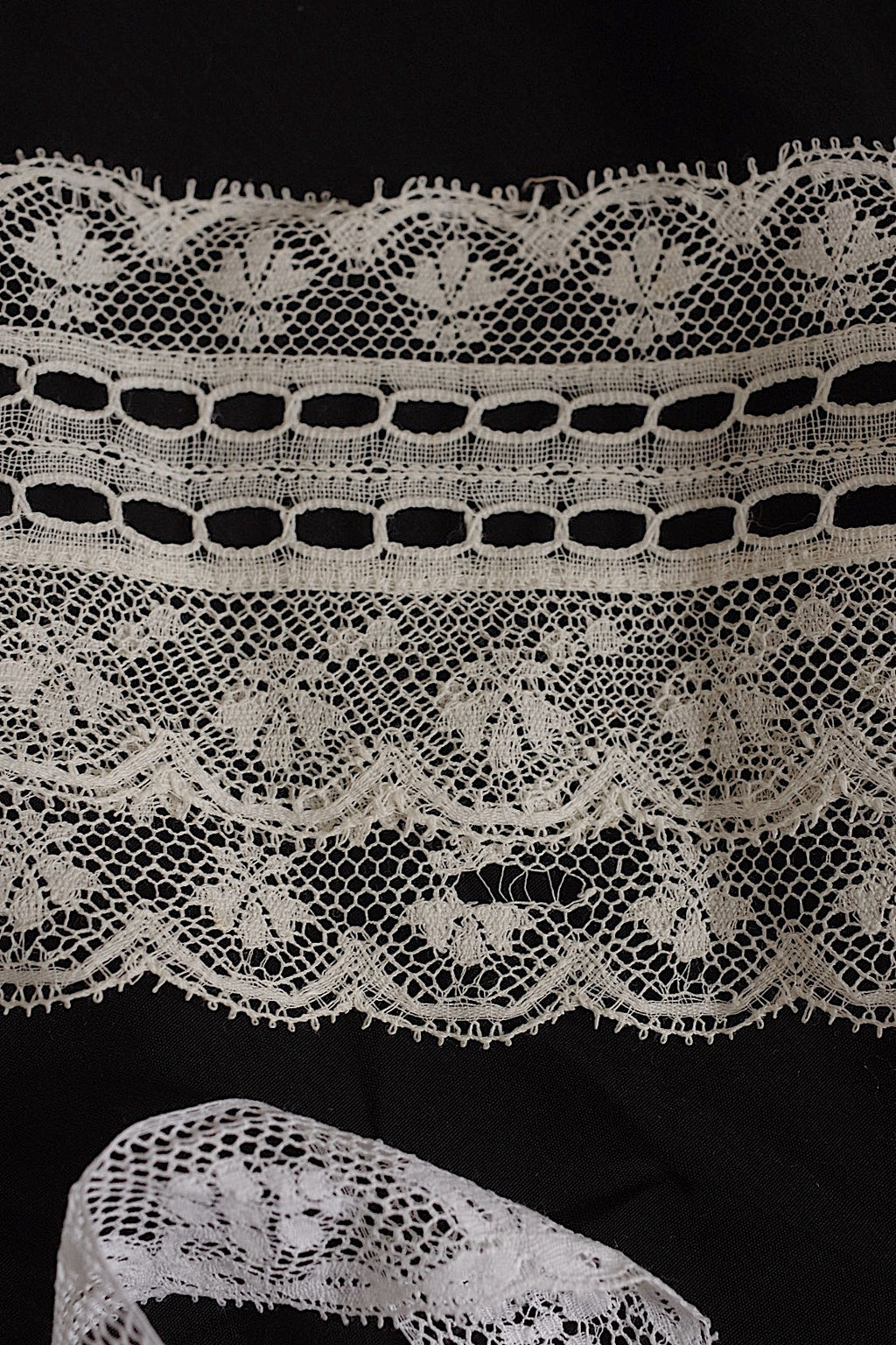 Dentelle ancienne 500 cm × 75 cm