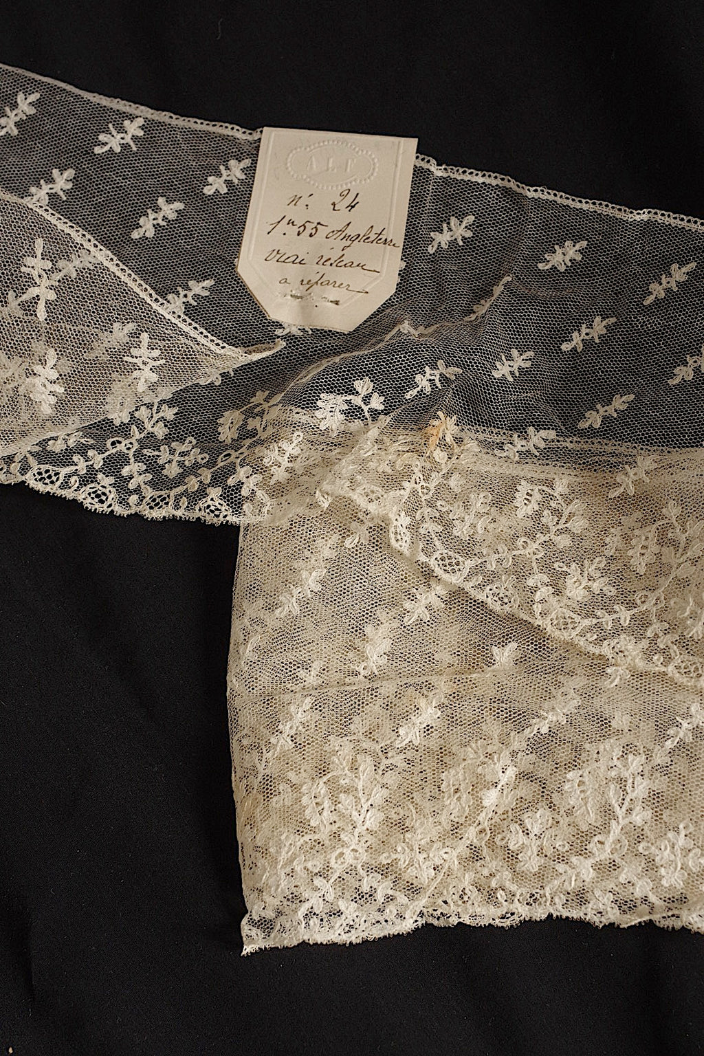 Dentelle ancienne 160 cm