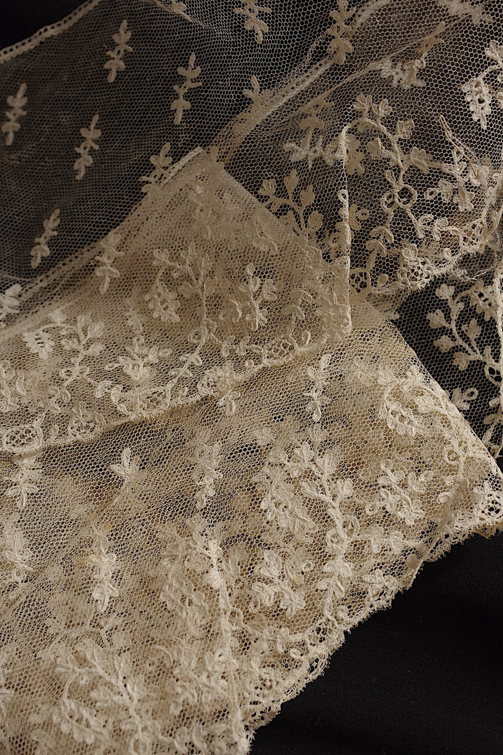 Dentelle ancienne 160 cm
