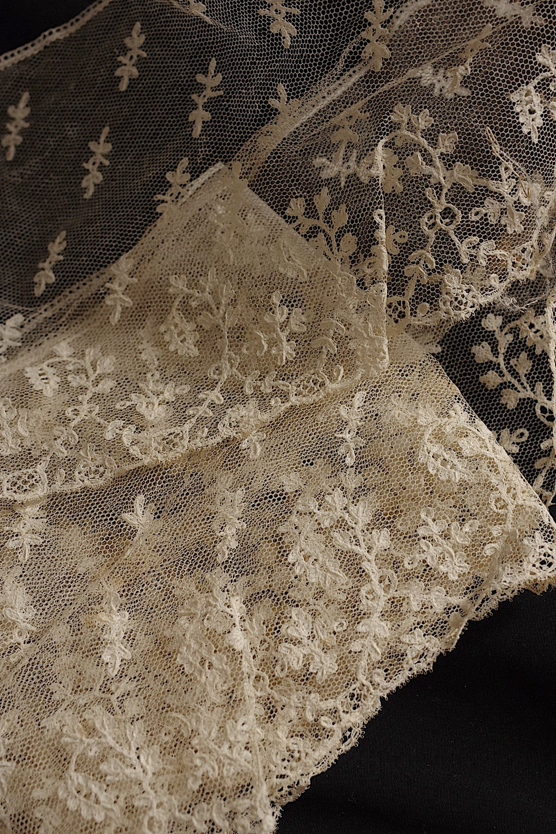 Dentelle ancienne 160 cm