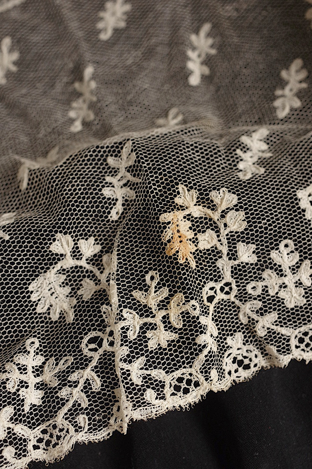 Dentelle ancienne 160 cm