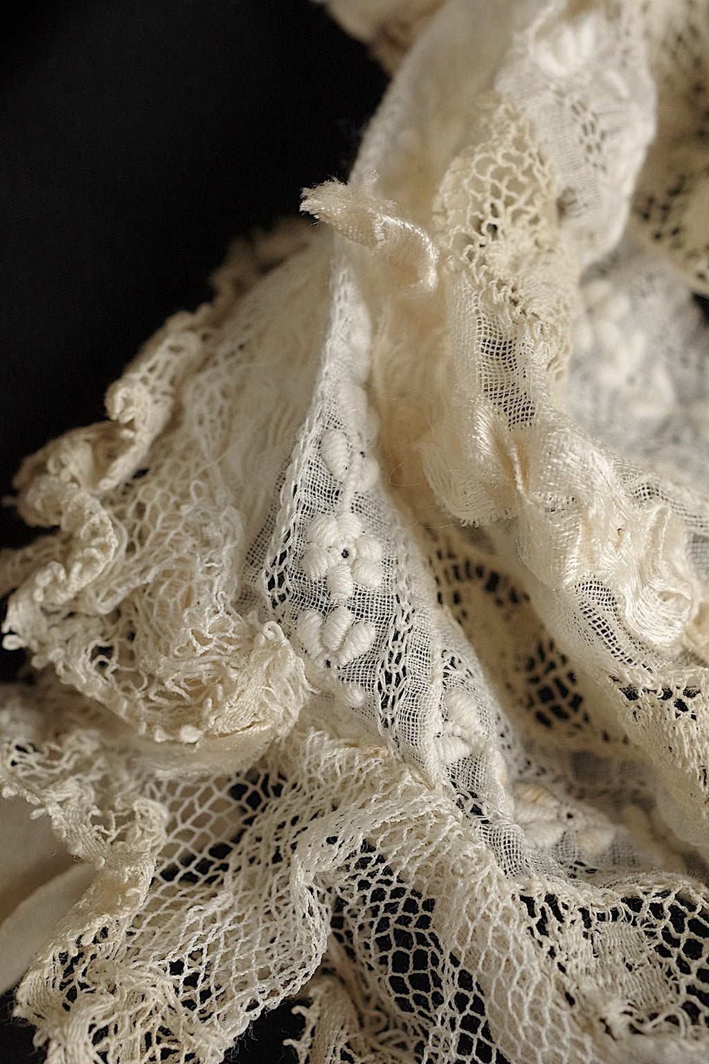 Bonnet ancien en dentelle