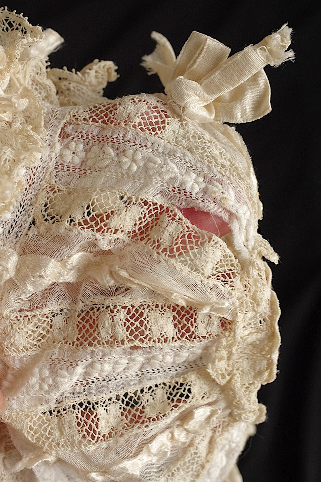 Bonnet ancien en dentelle