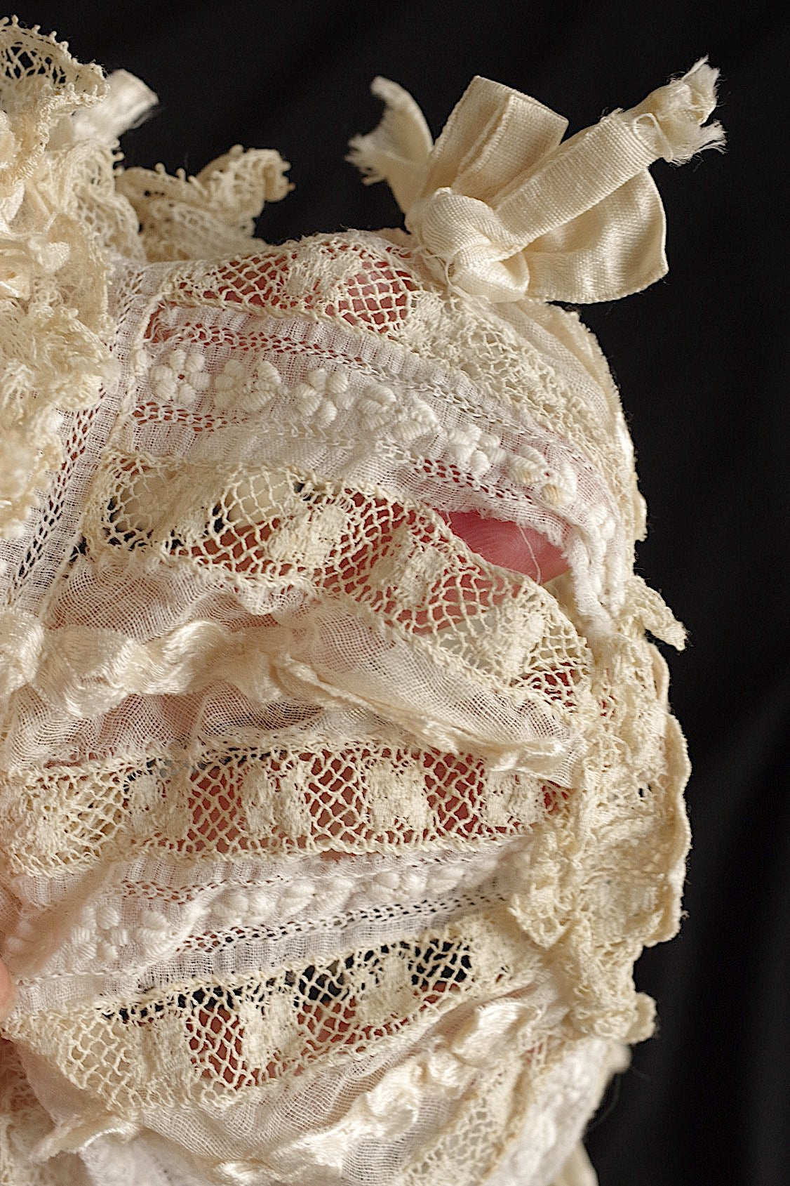 Bonnet ancien en dentelle