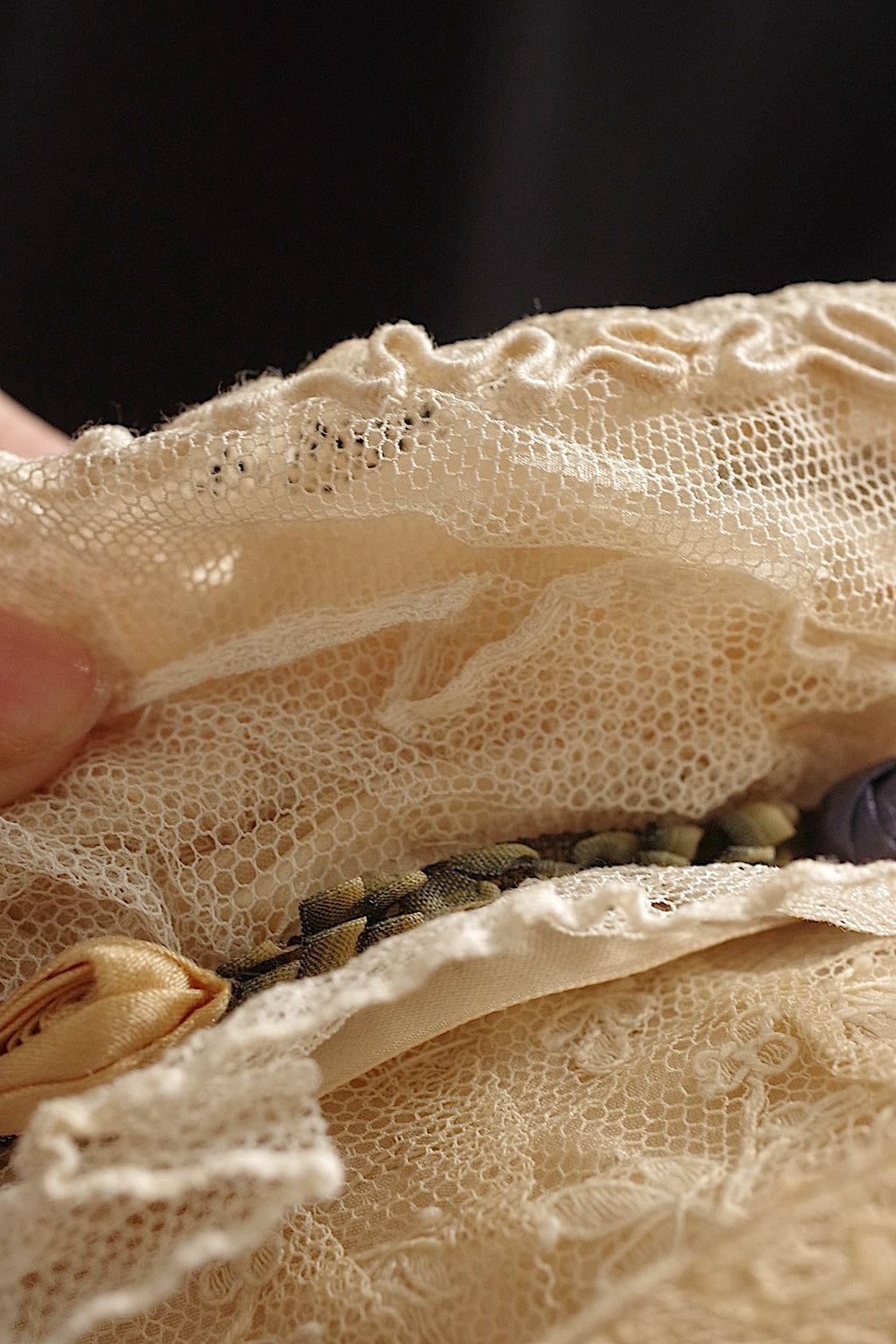 Bonnet ancien en dentelle